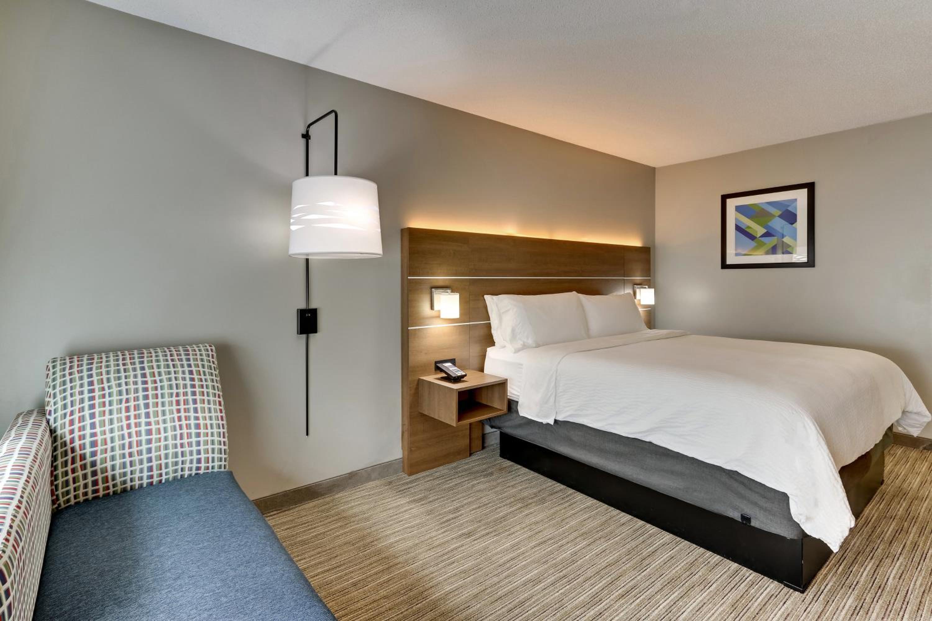 Standard King Room - Photo 4