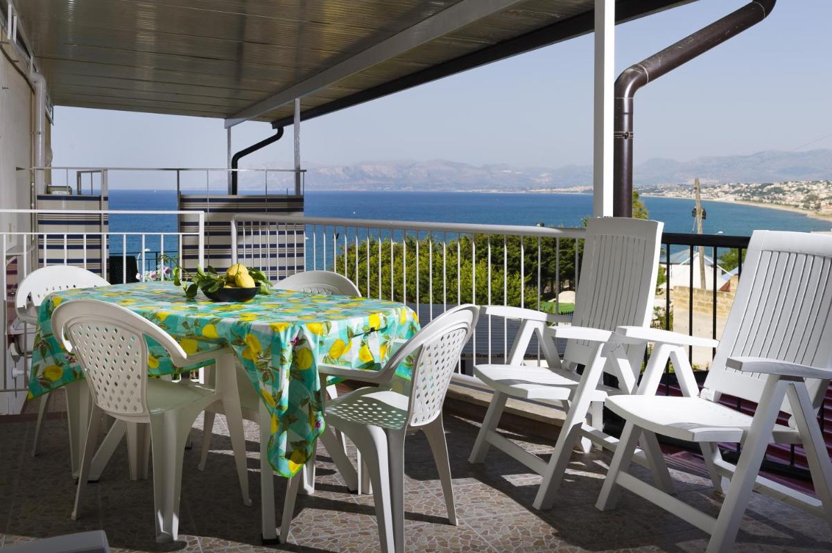 One-Bedroom Apartment with Terrace and Sea View