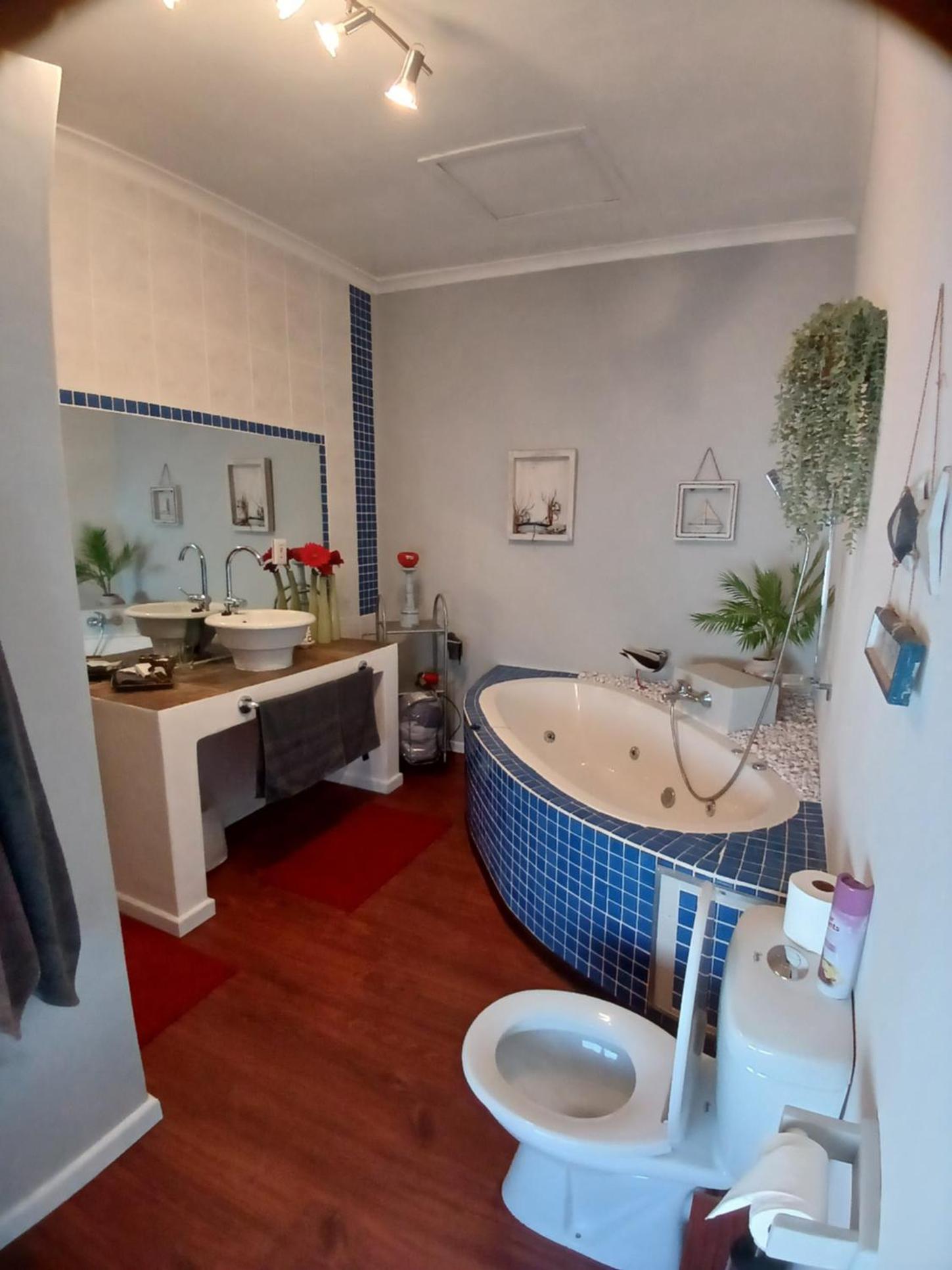 Honeymoon Suite photo 2