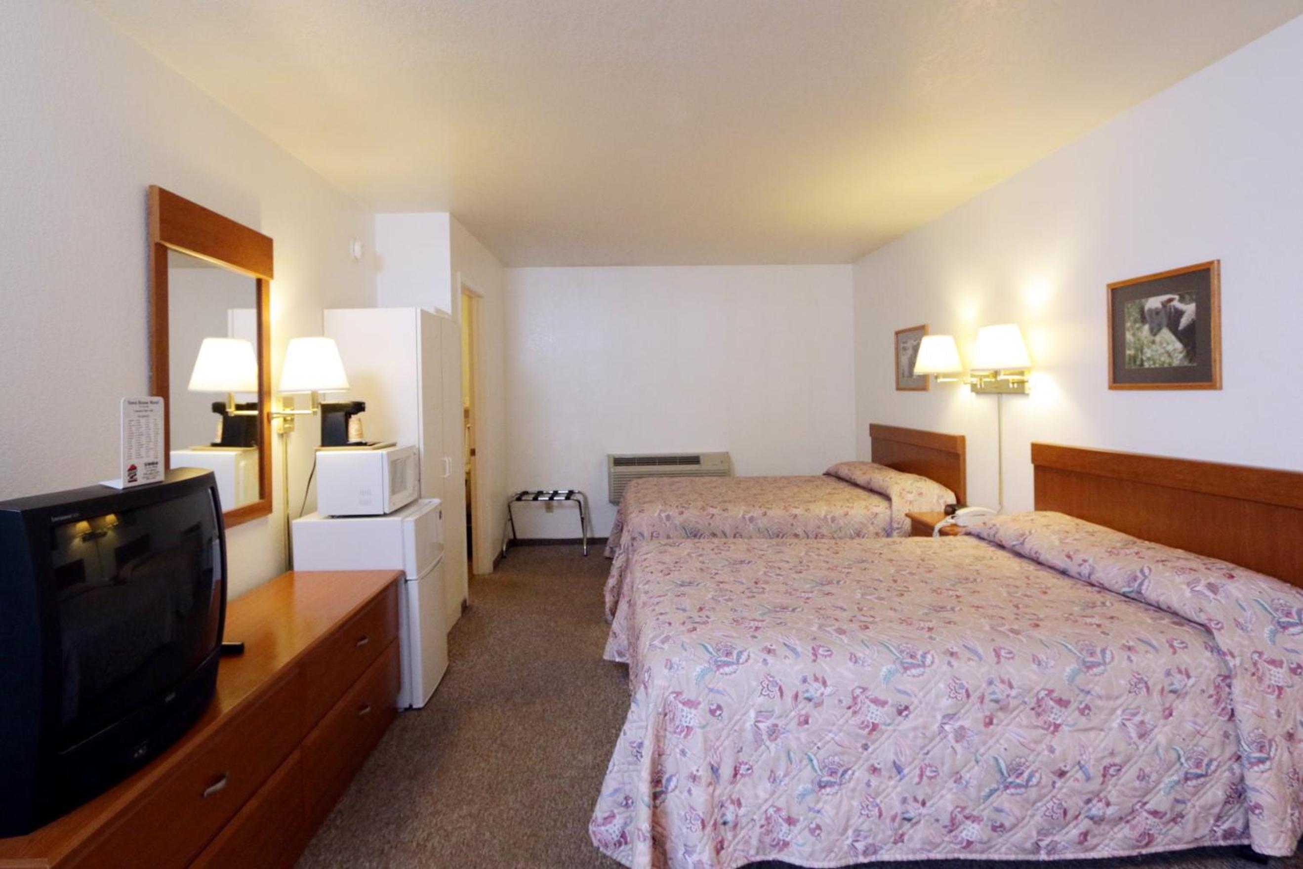 Queen Room with Two Queen Beds photo 1