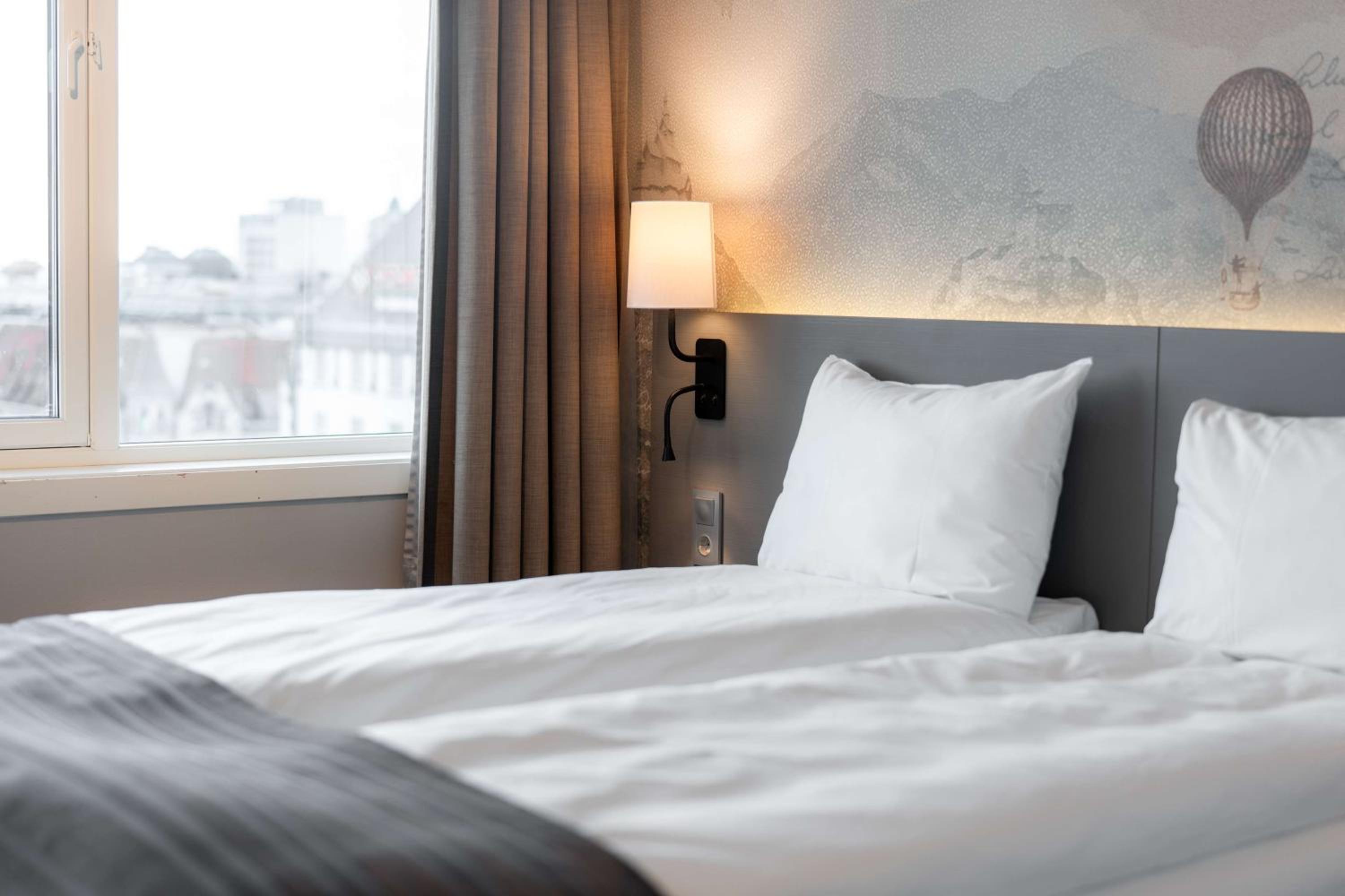 Standard Twin Room - Photo 8