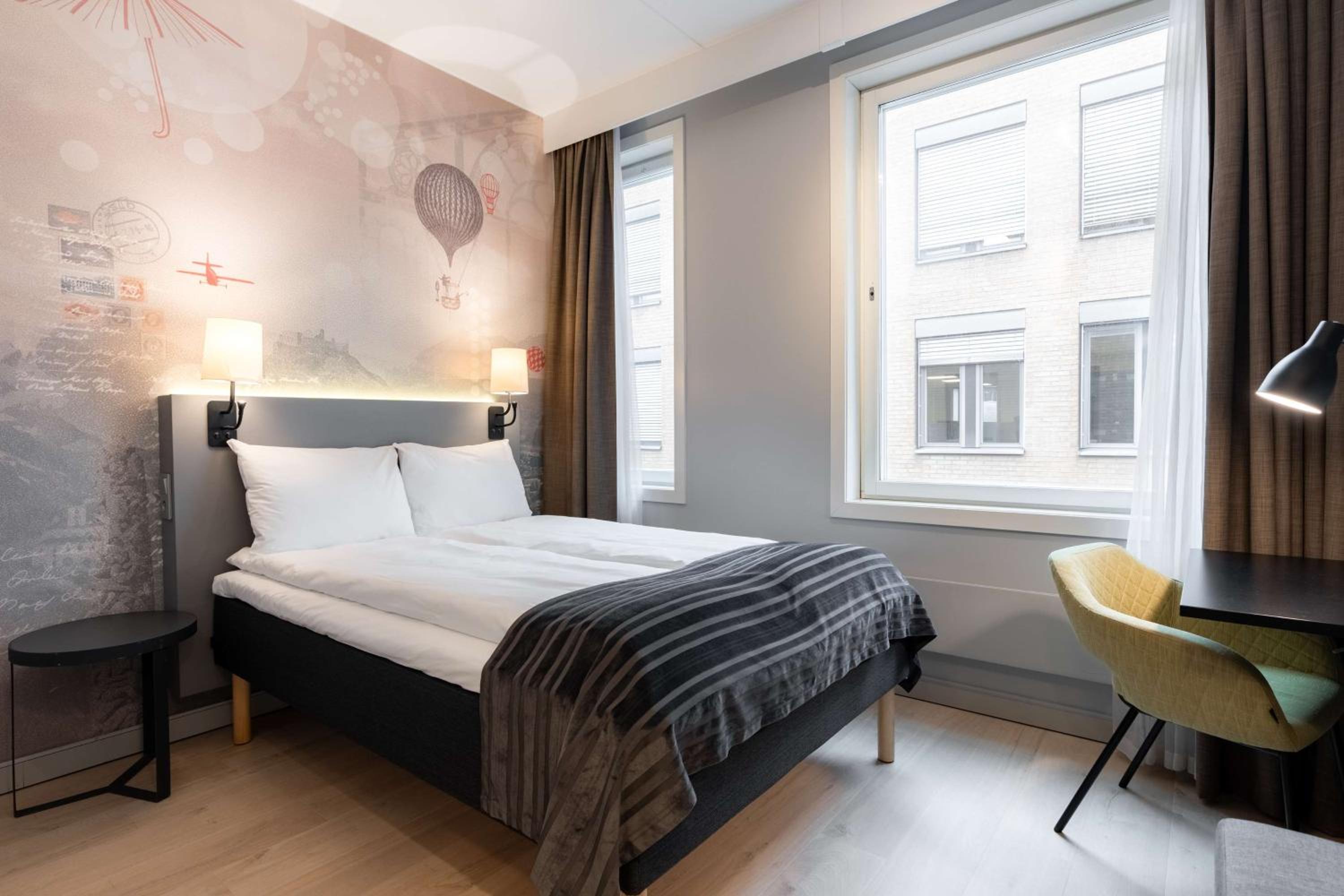 Standard Double Room thumbnail 6