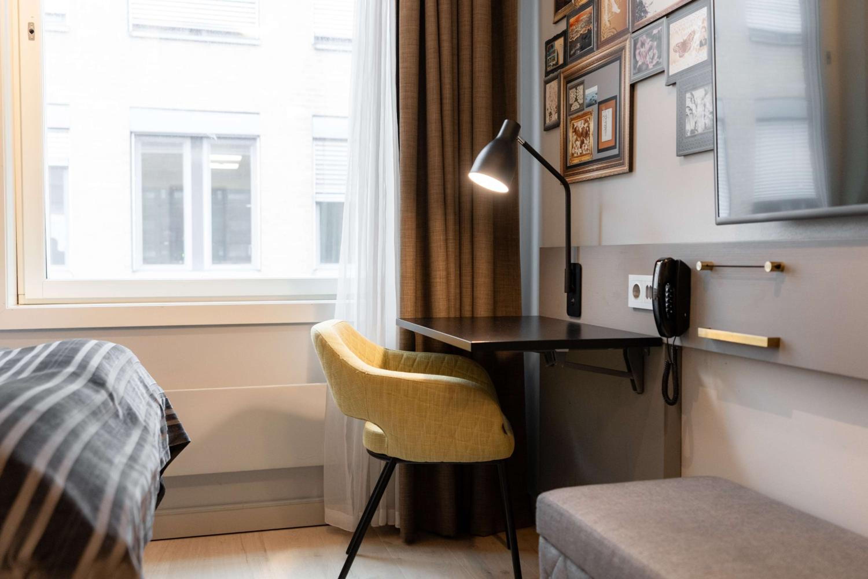 Standard Double Room - Photo 8