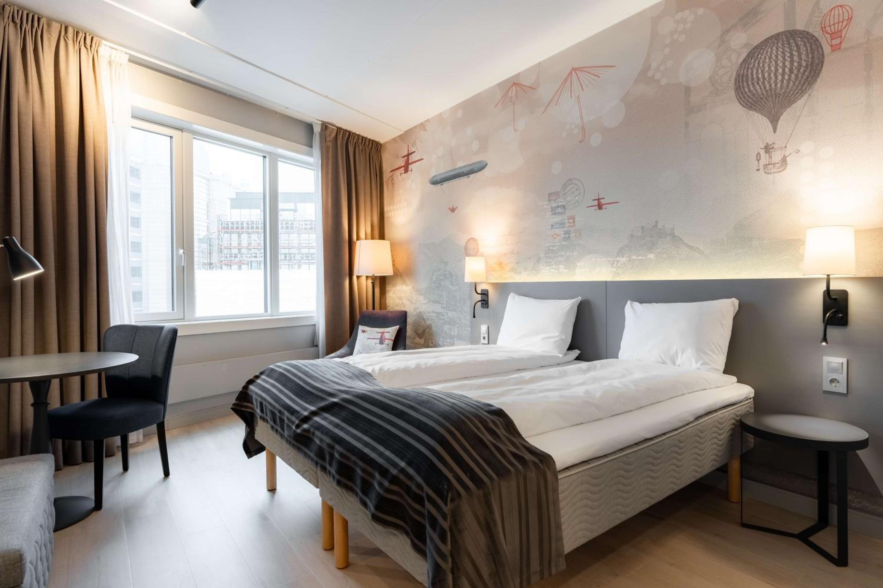 Superior Twin Room thumbnail 5