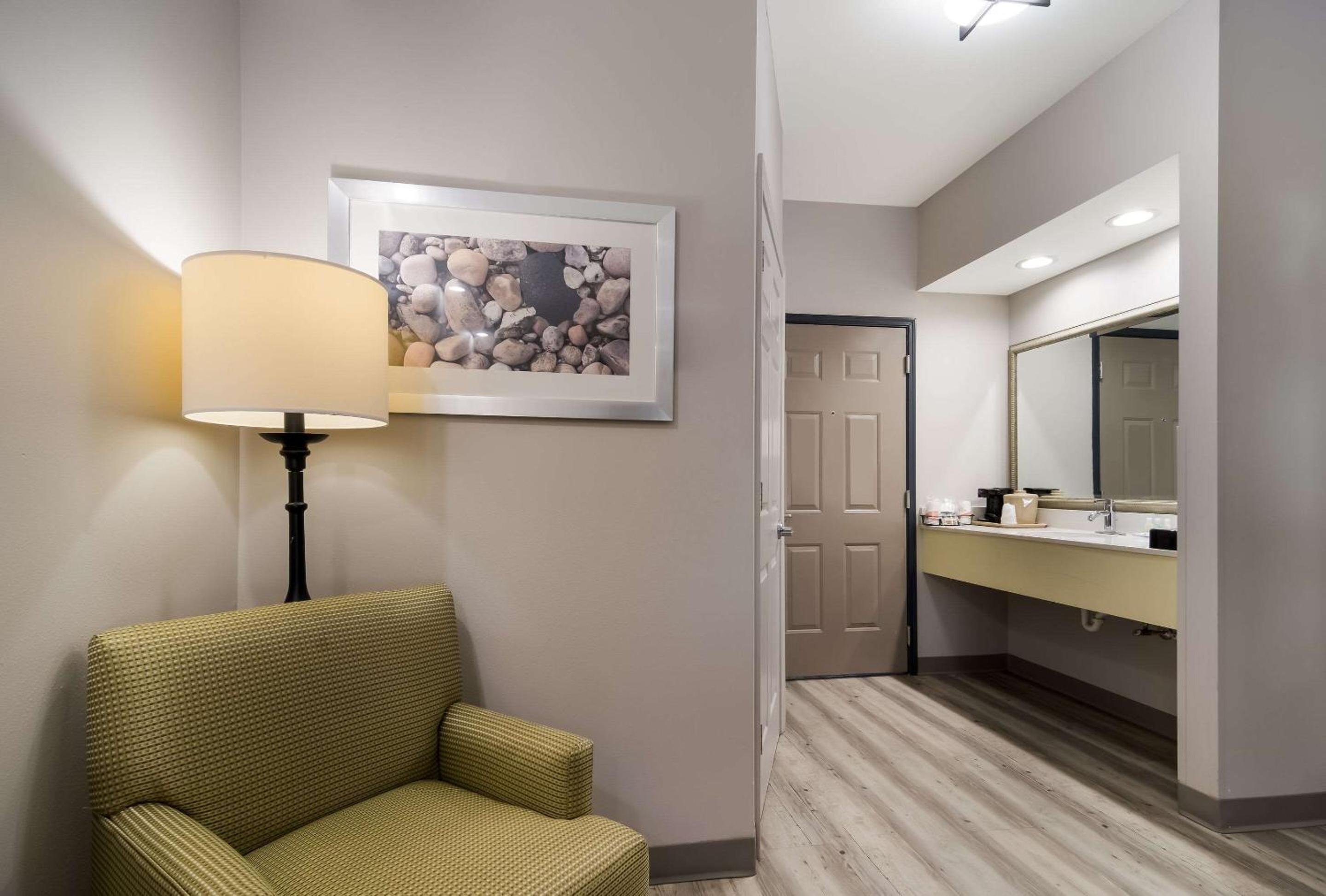 Double Room with Two Double Beds - Non-Smoking - Photo 1