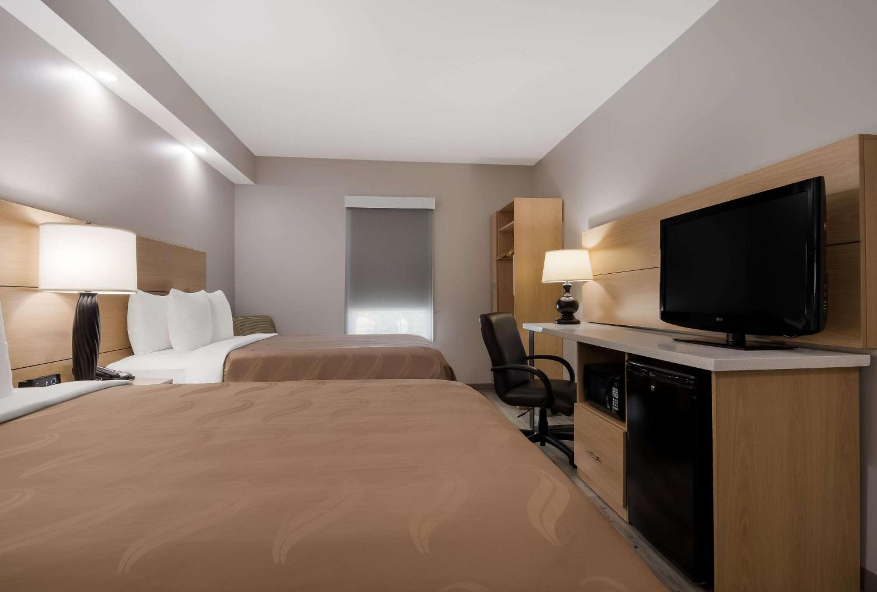 Double Room with Two Double Beds - Non-Smoking - Photo 7