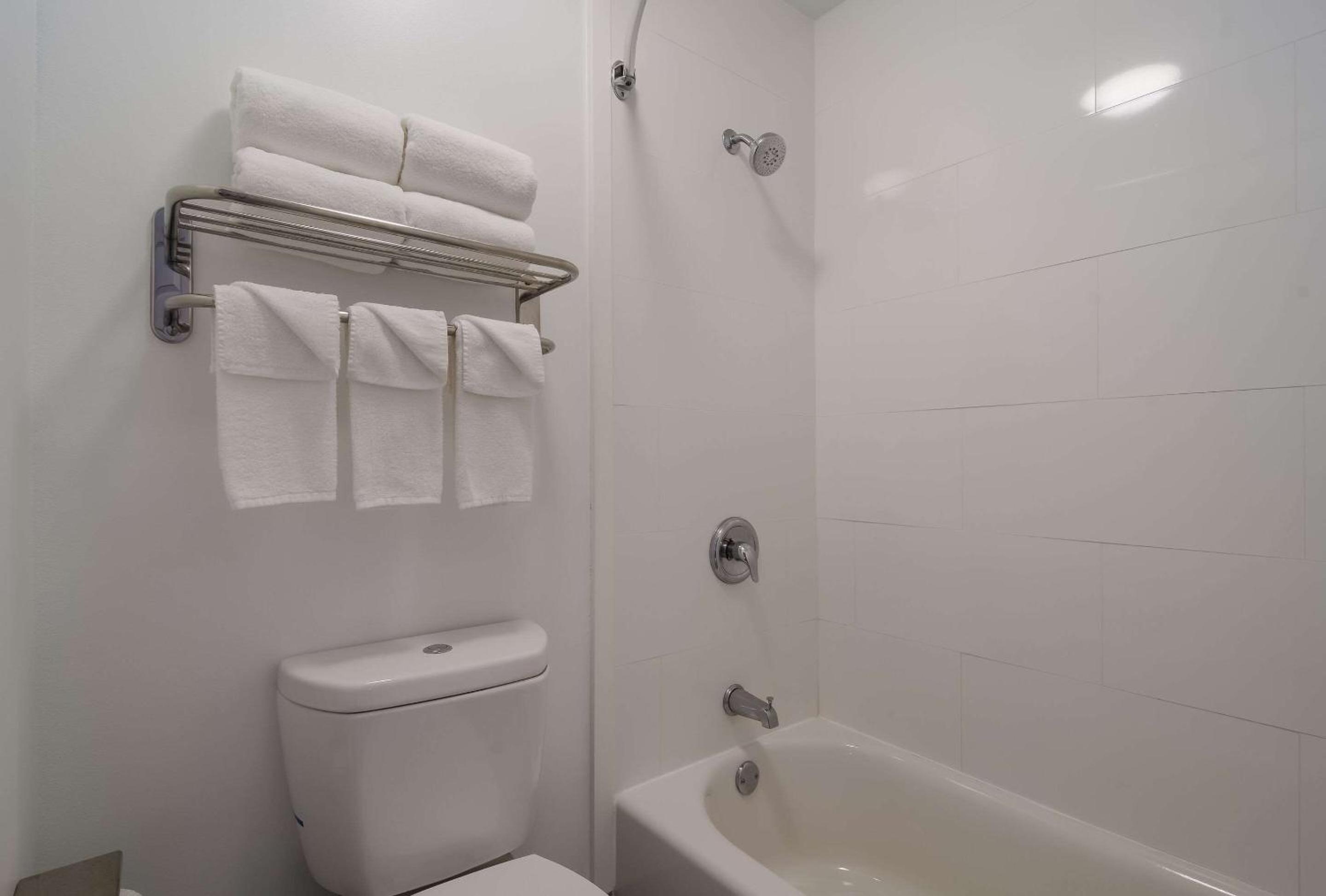 Double Room with Two Double Beds - Non-Smoking - Photo 9