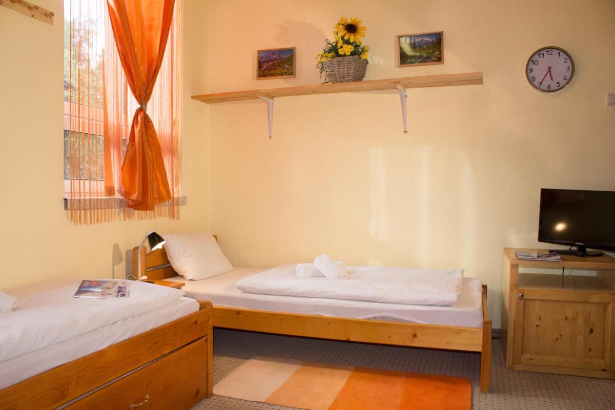 Economy Quadruple Room photo 2