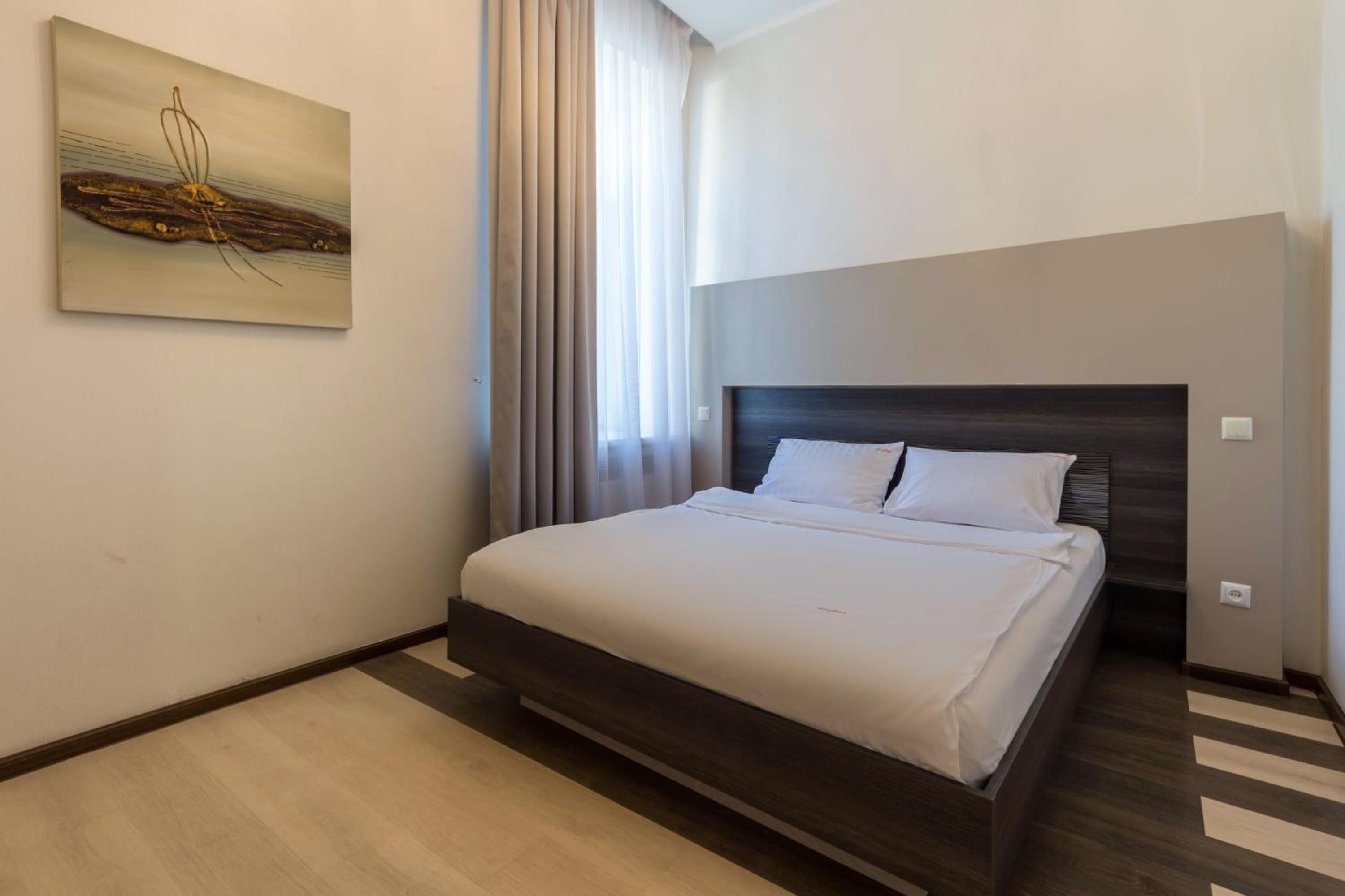 One-Bedroom Apartment with Balcony - Mykhailivs'ka St, 24V