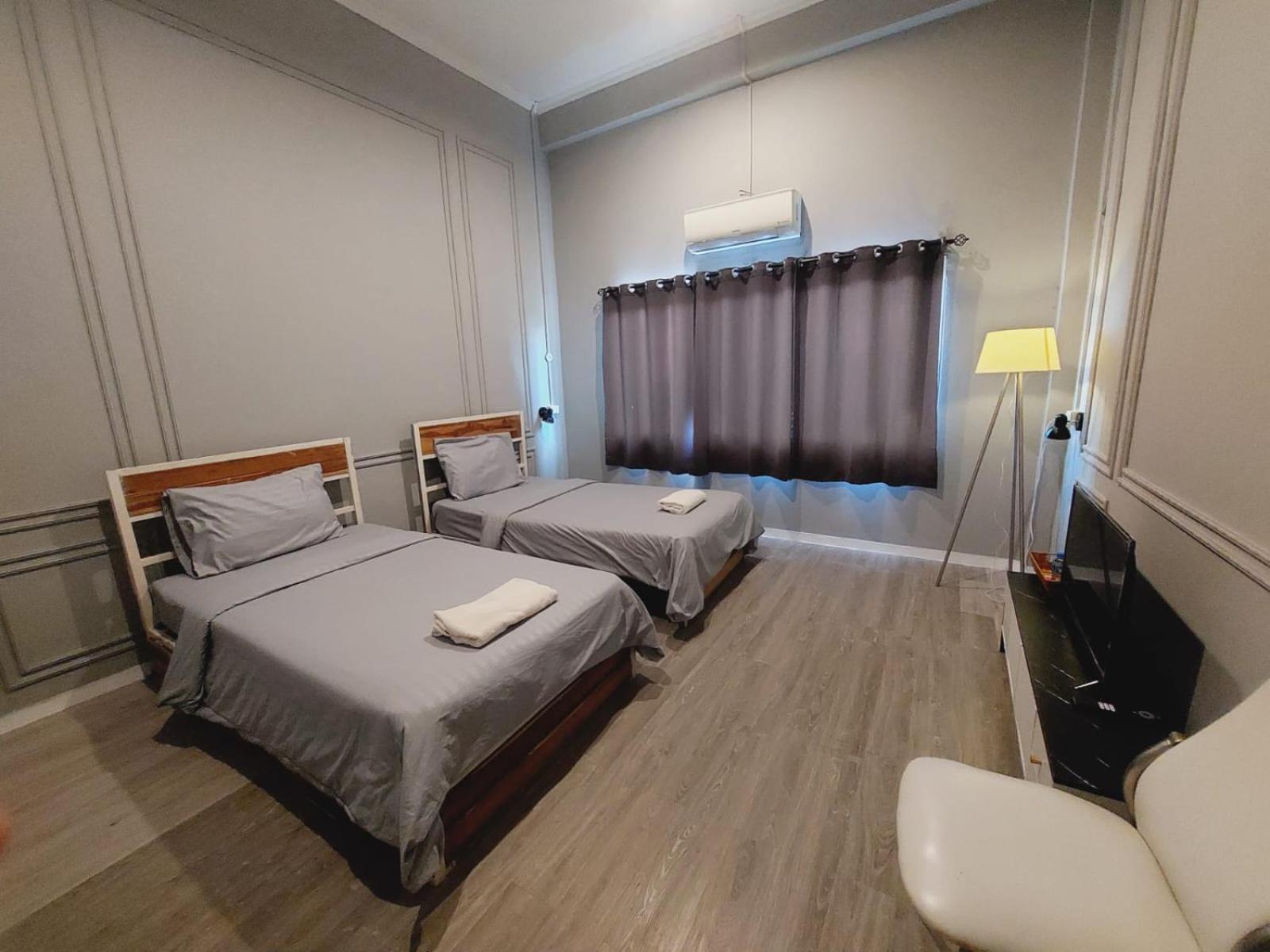 Standard Twin Room with Garden View and Shared Bathroom