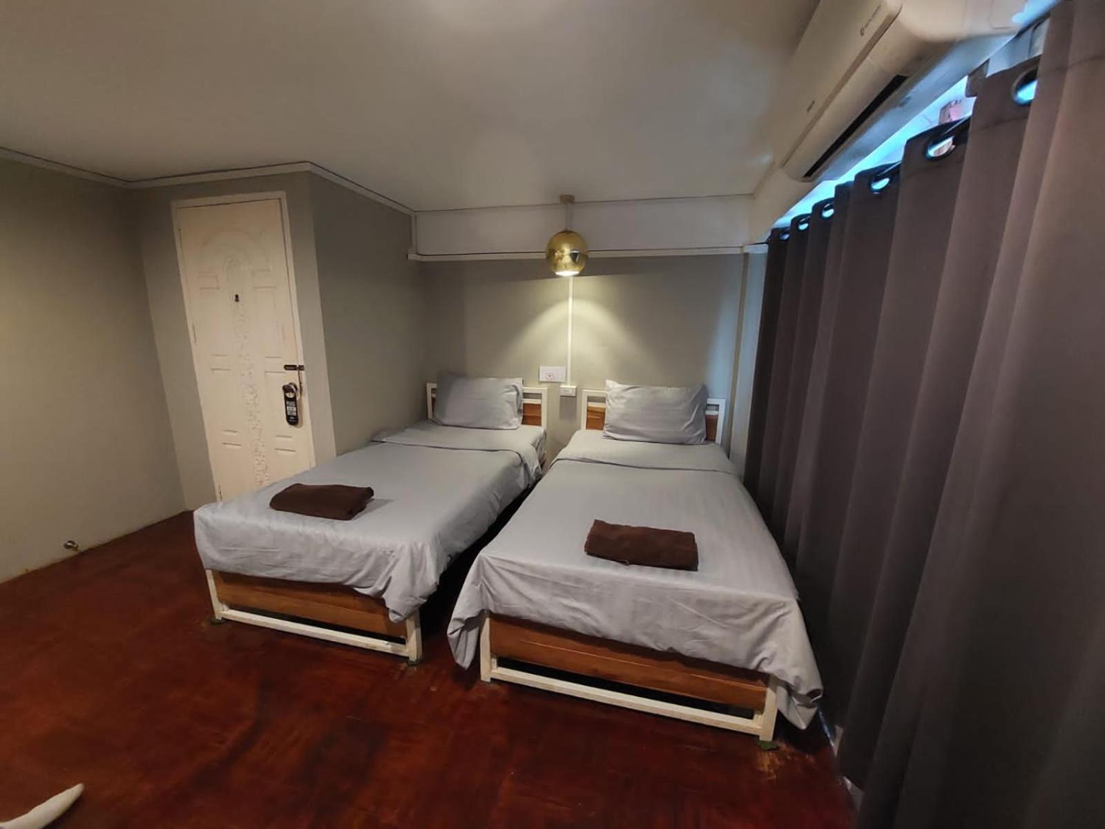 Standard Twin Room with Shared Bathroom photo 1