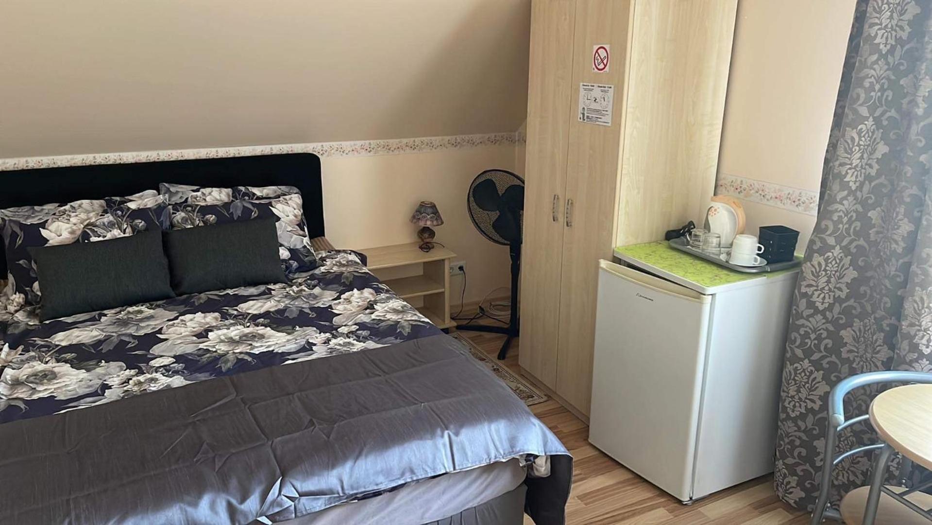 Small Double Room - Photo 1