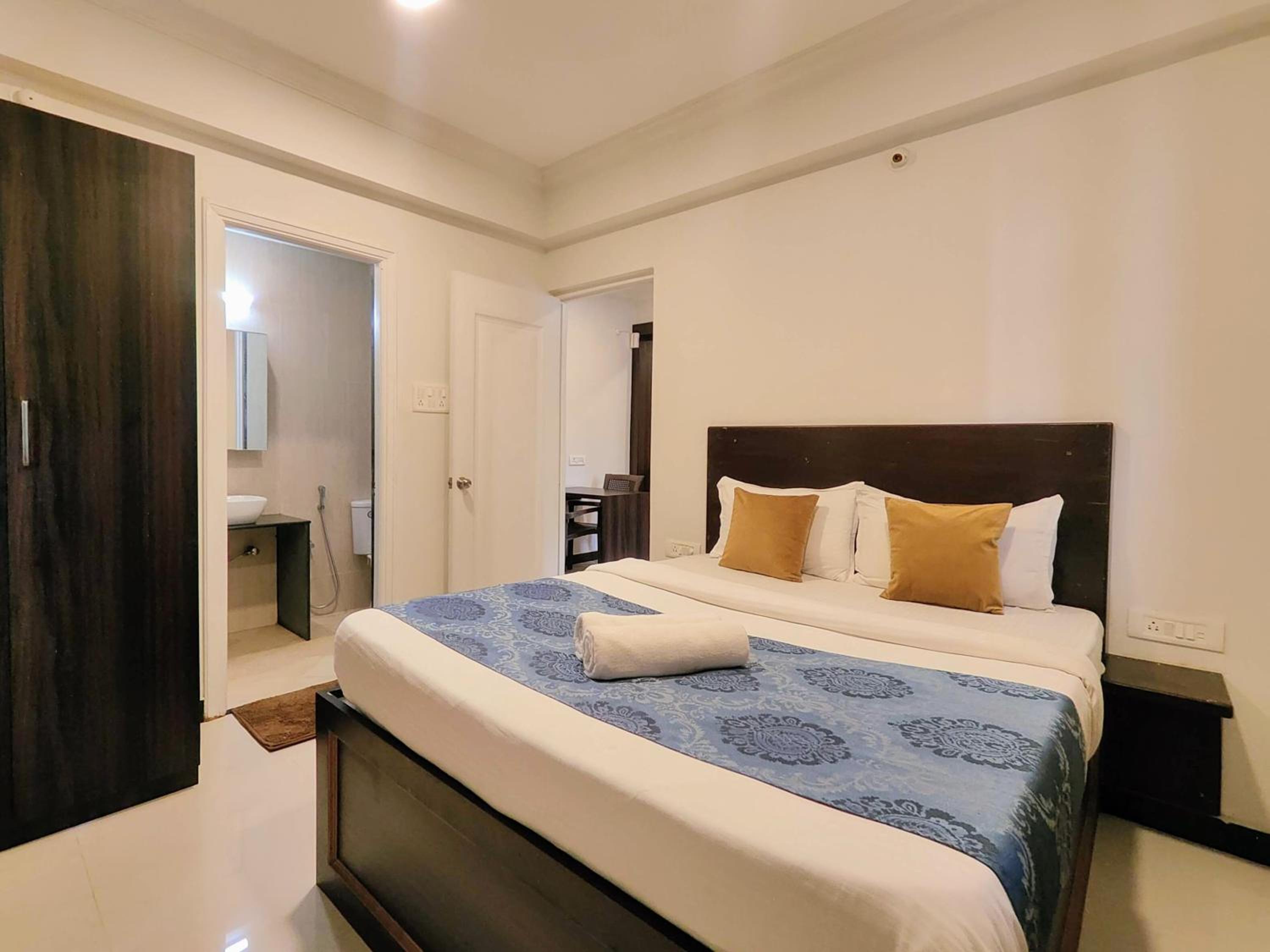 One-Bedroom Apartment with Balcony photo 1