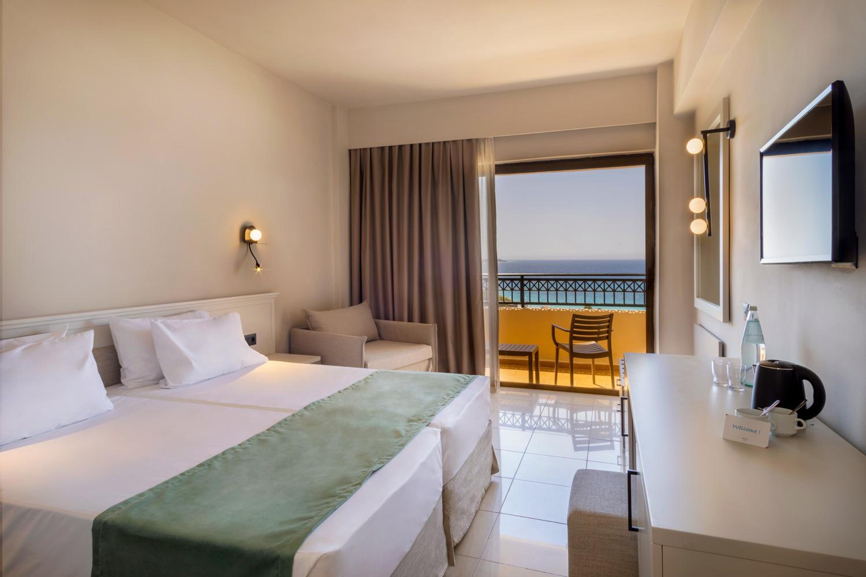 Superior Room Sea View - Photo 1