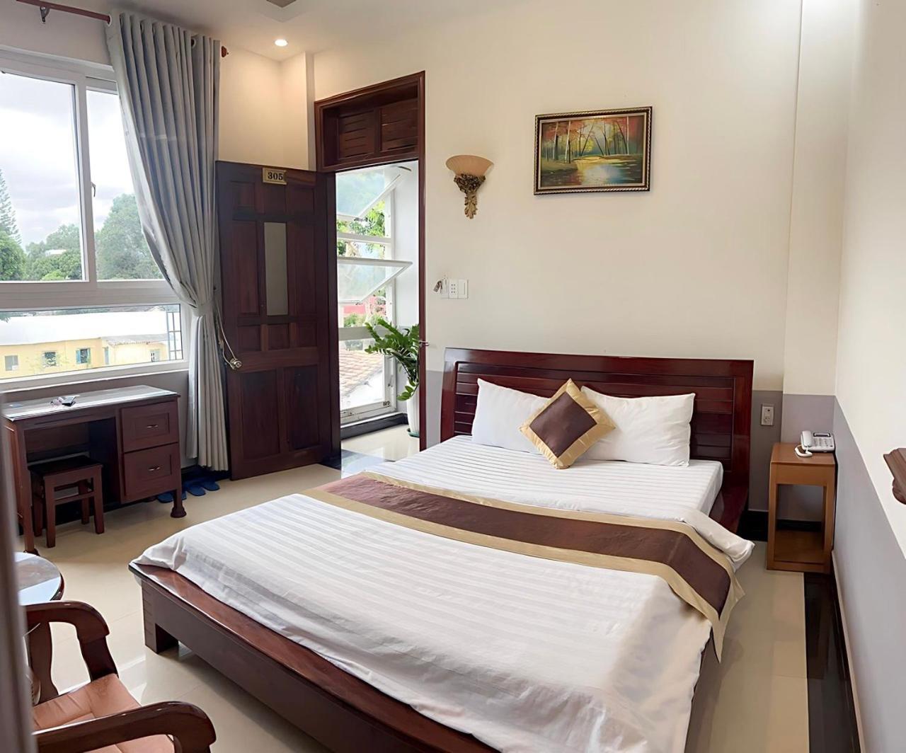 Large Double Room - Photo 1