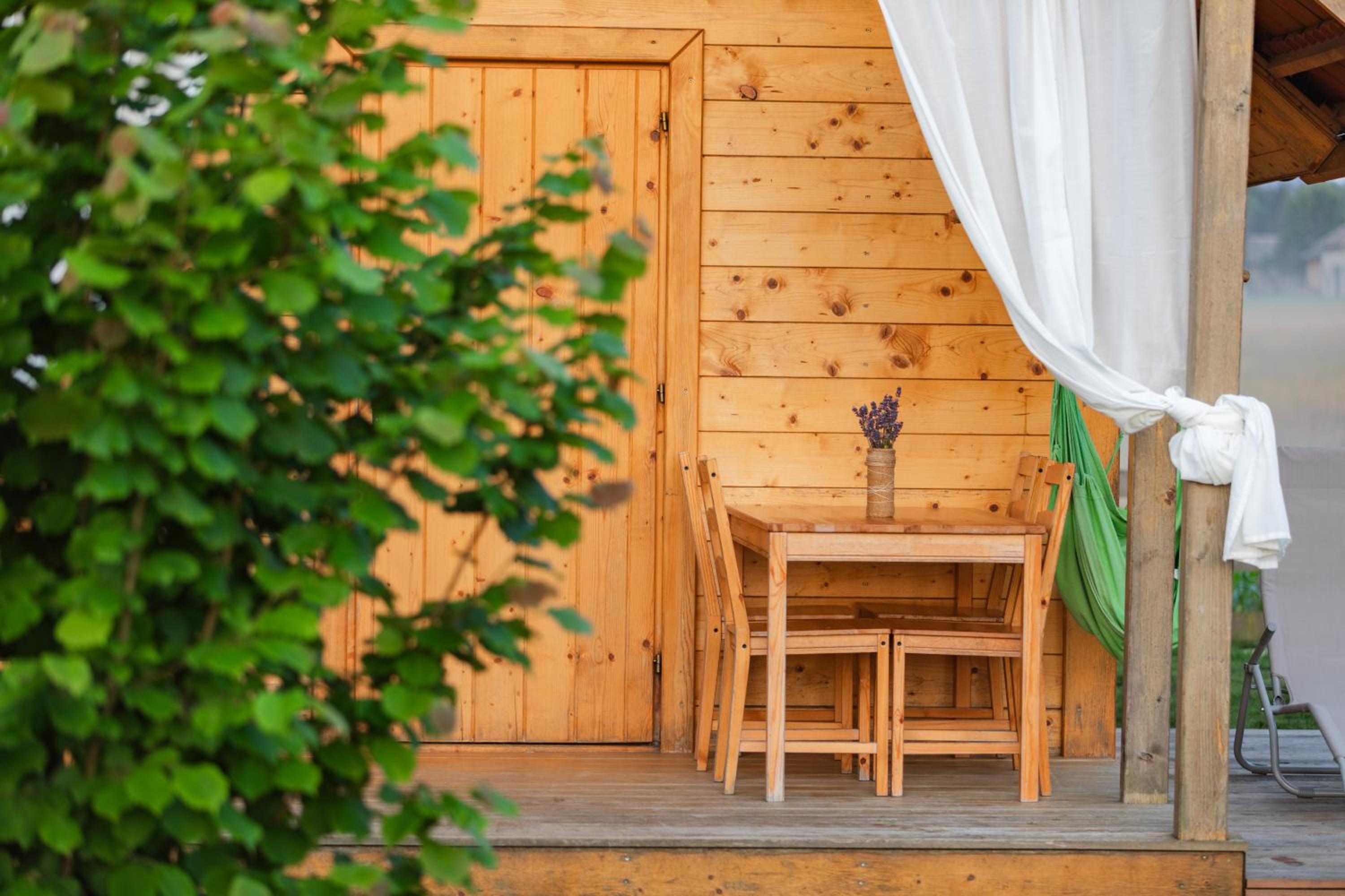 Chalet with ensuite Toilet, Sink & Outdoor Tub photo 2