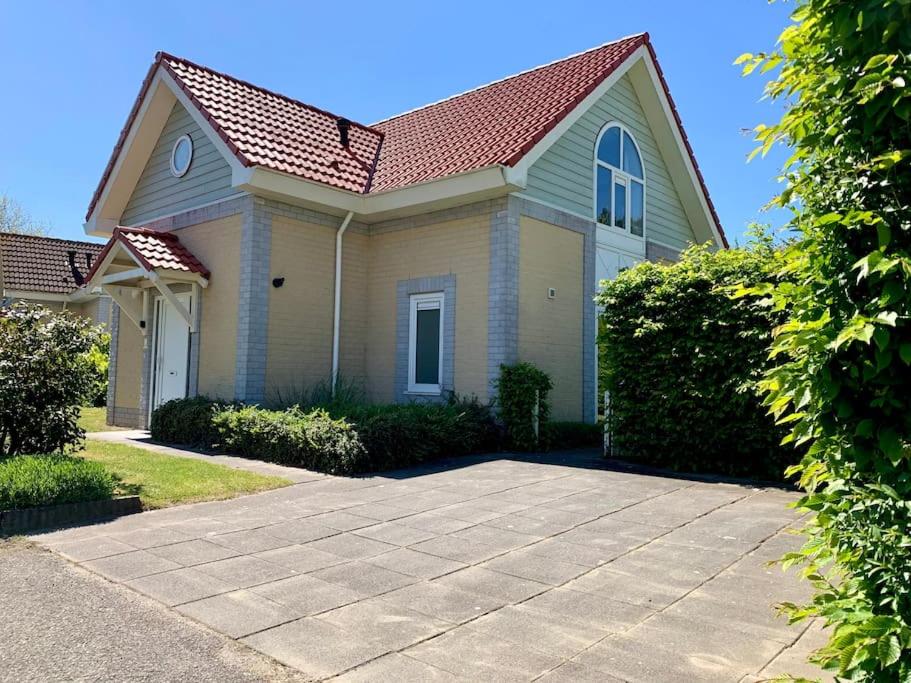 Four-Bedroom House photo 2