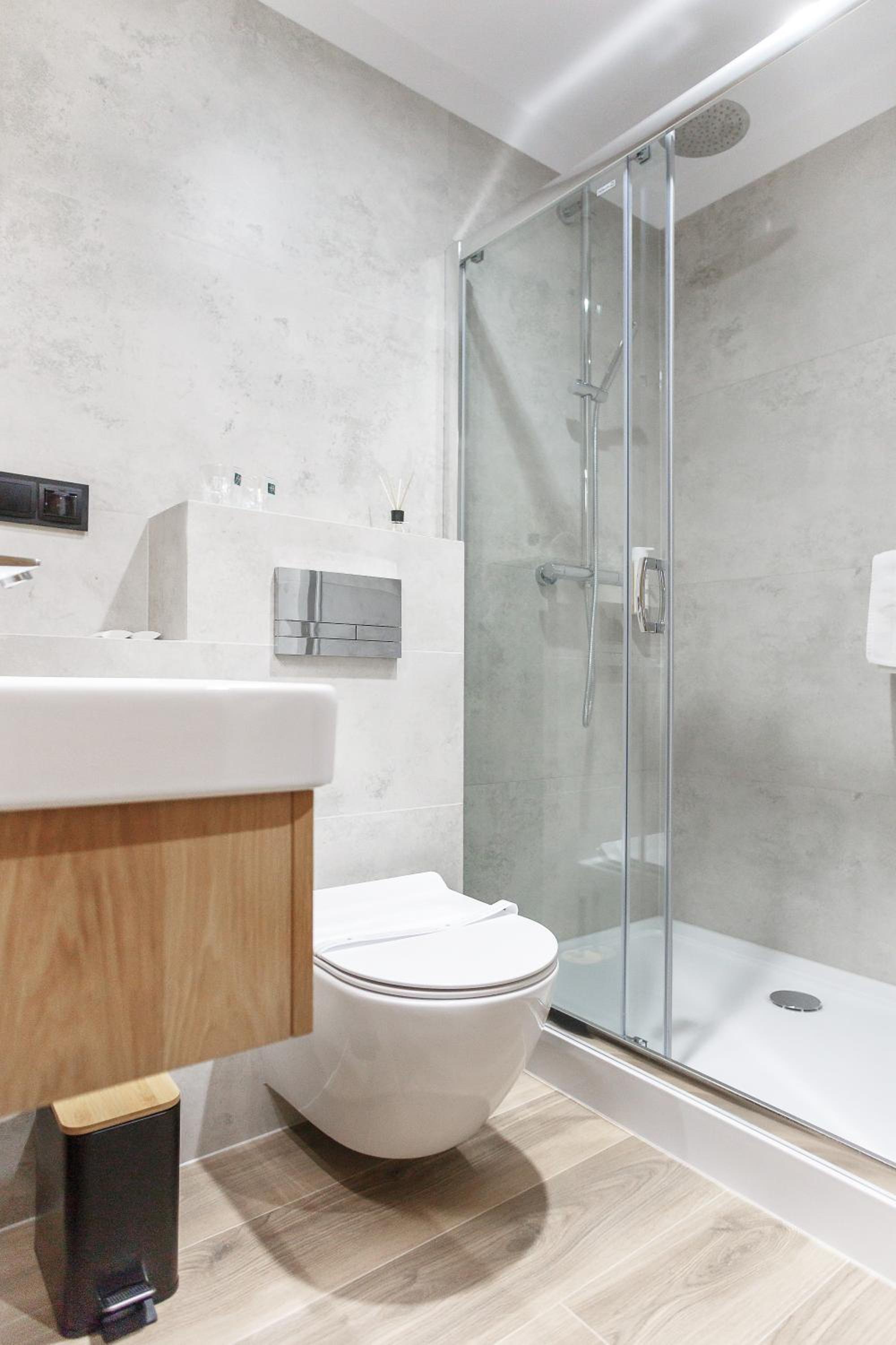 Deluxe Double Room with Shower - Photo 3