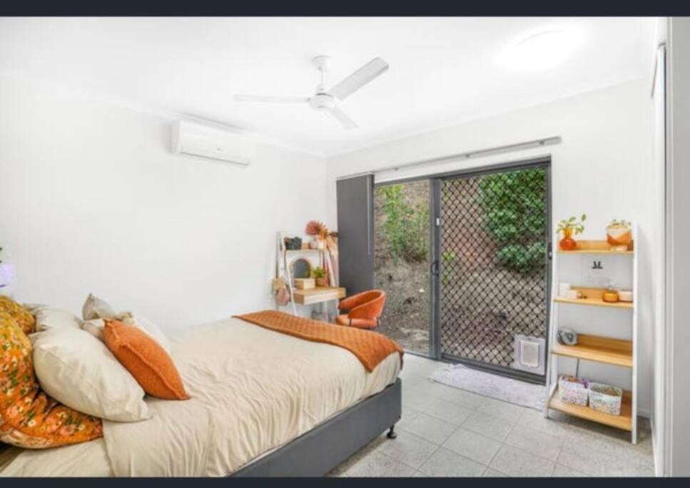 Four-Bedroom House photo 2