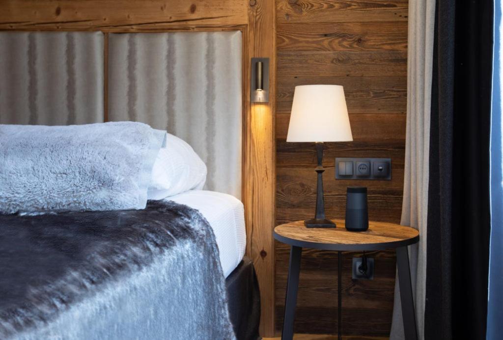 Comfort room with balcony and village view photo 2