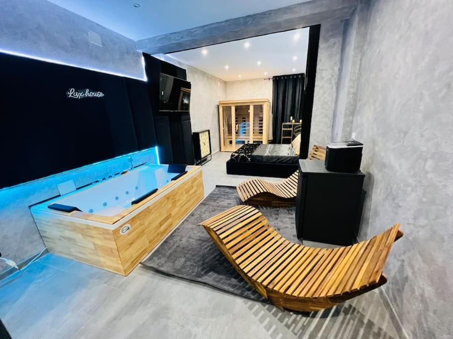 Deluxe Apartment