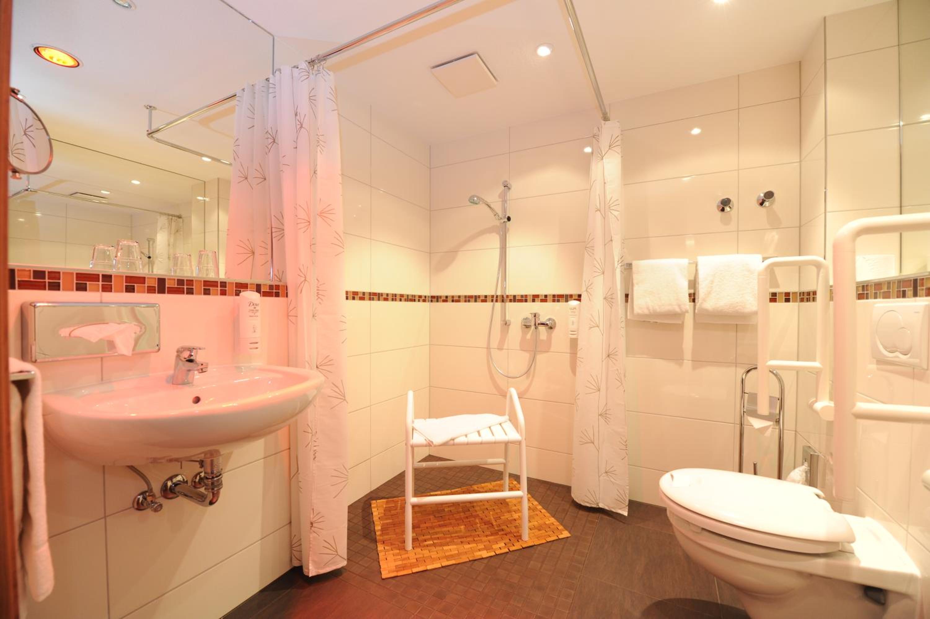 Standard Double Room - with handicapped friendly bathroom - Photo 5