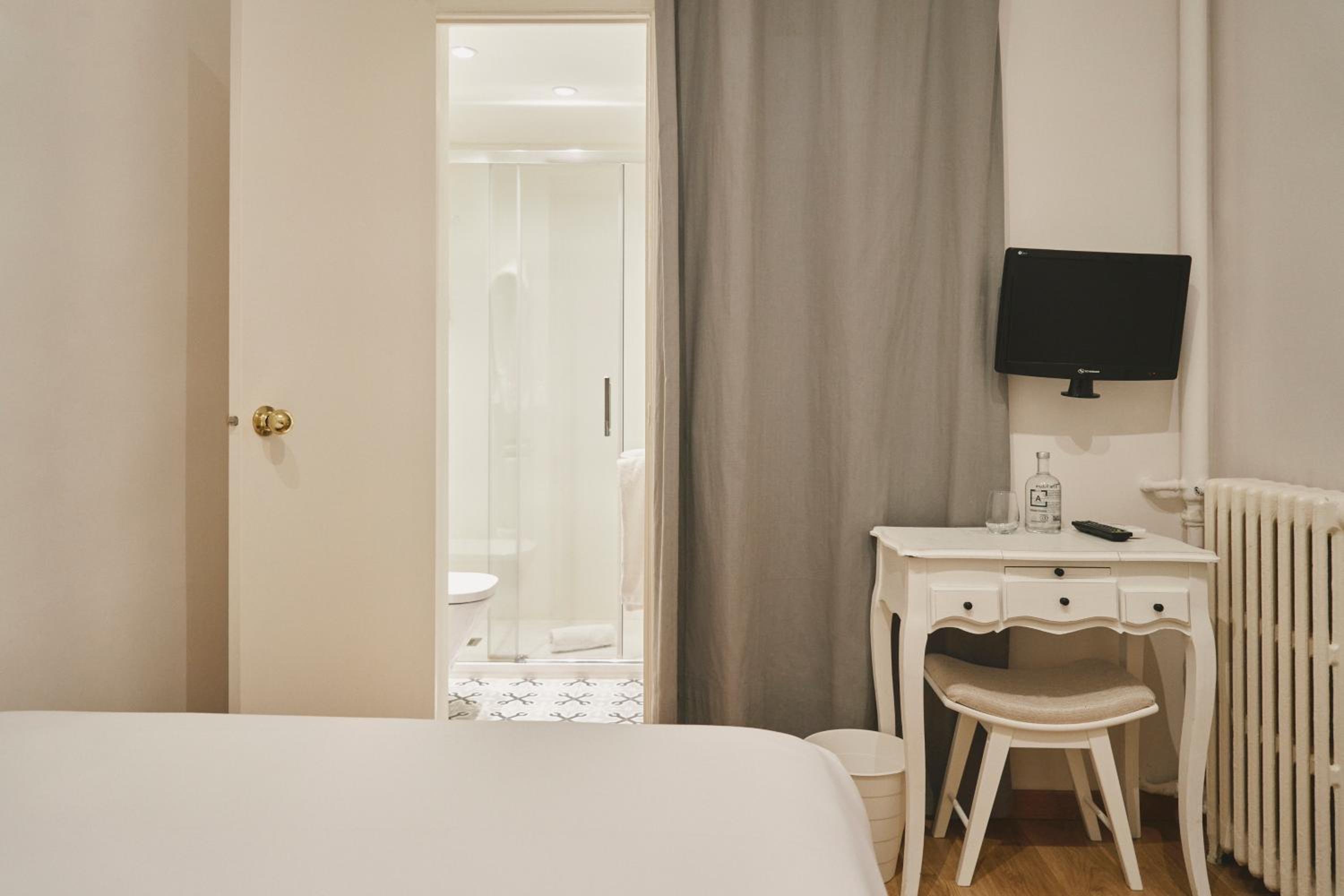Single Room photo 2