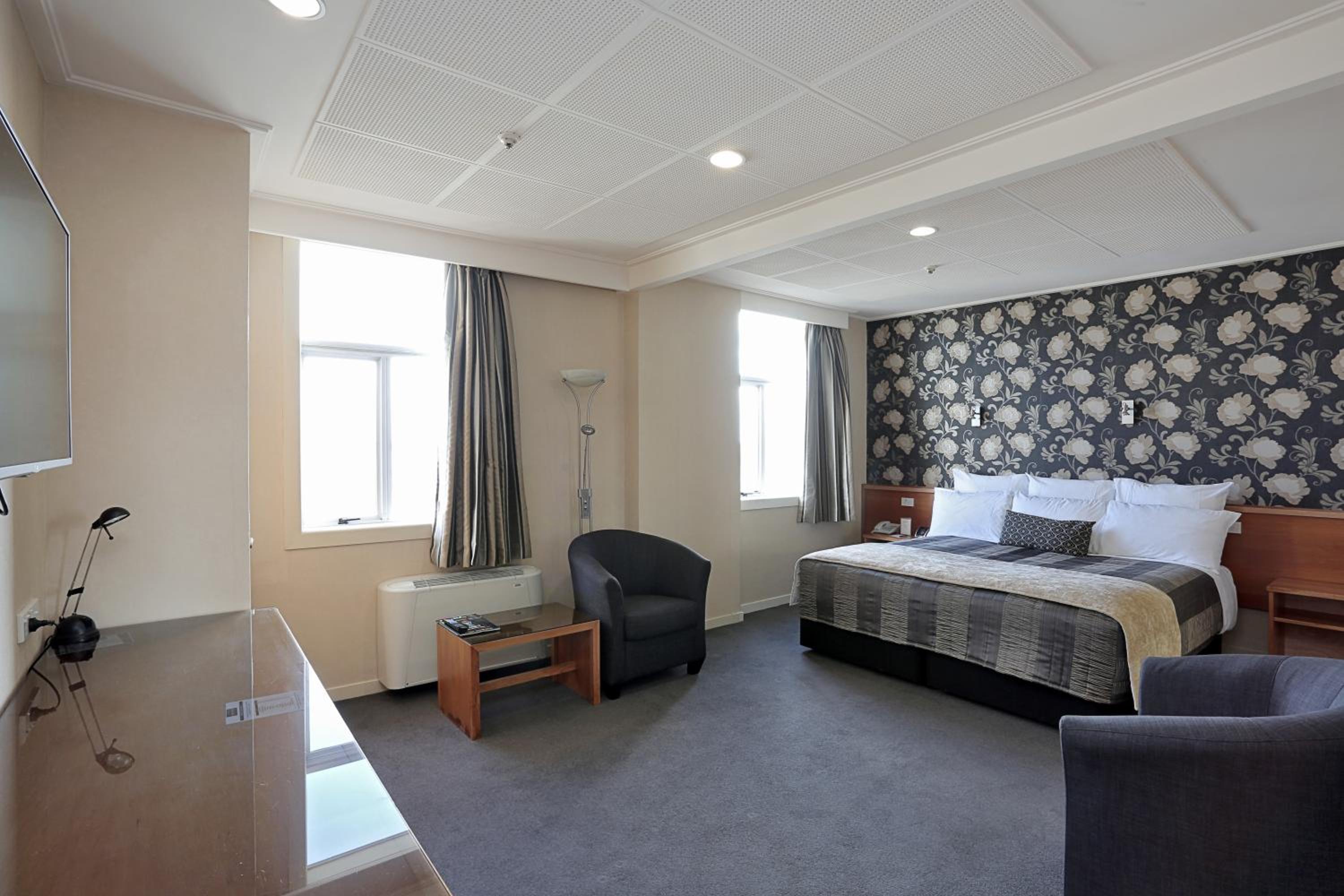 Premium King Room photo 2