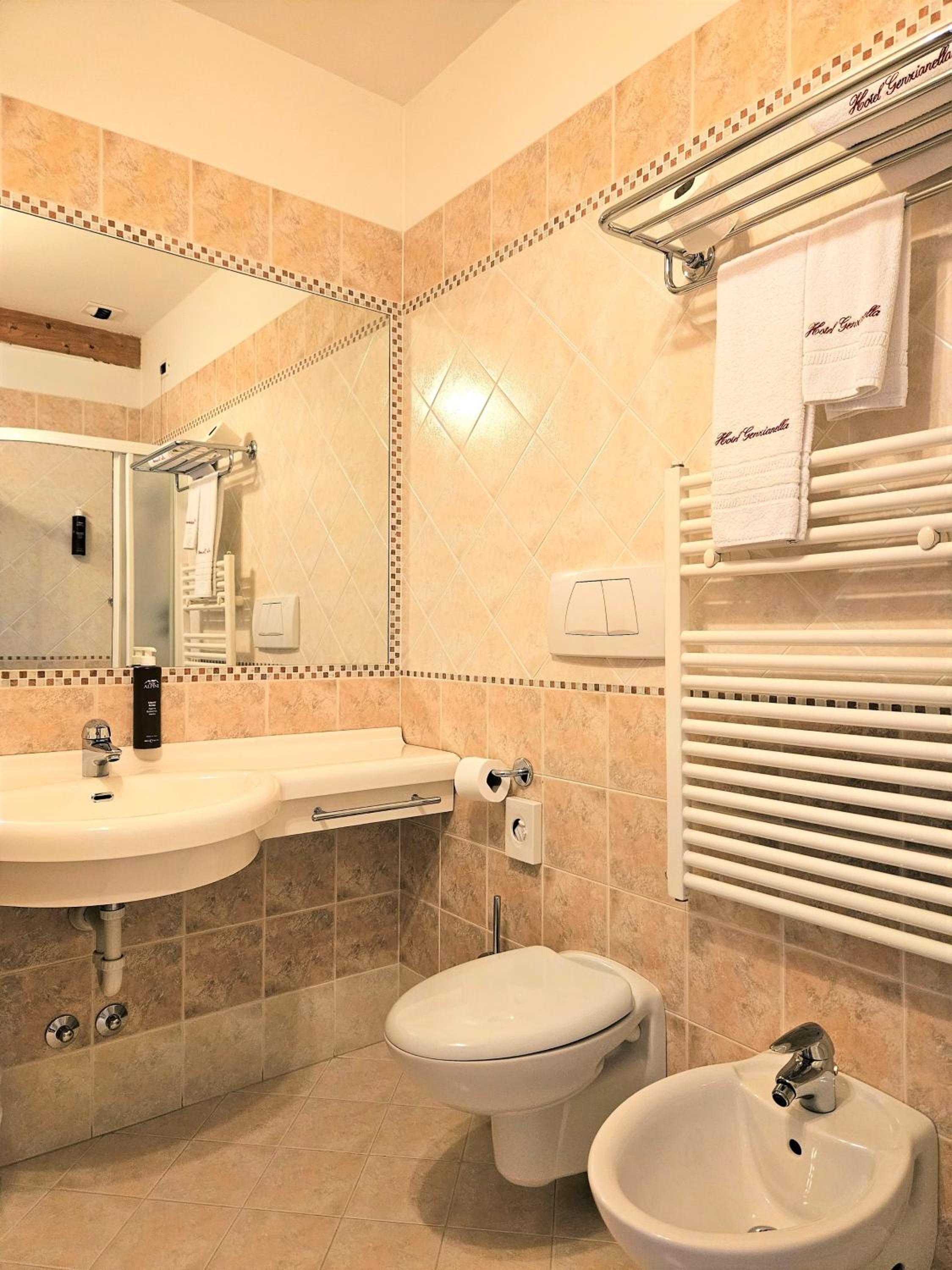 Standard Double or Twin Room - Photo 3