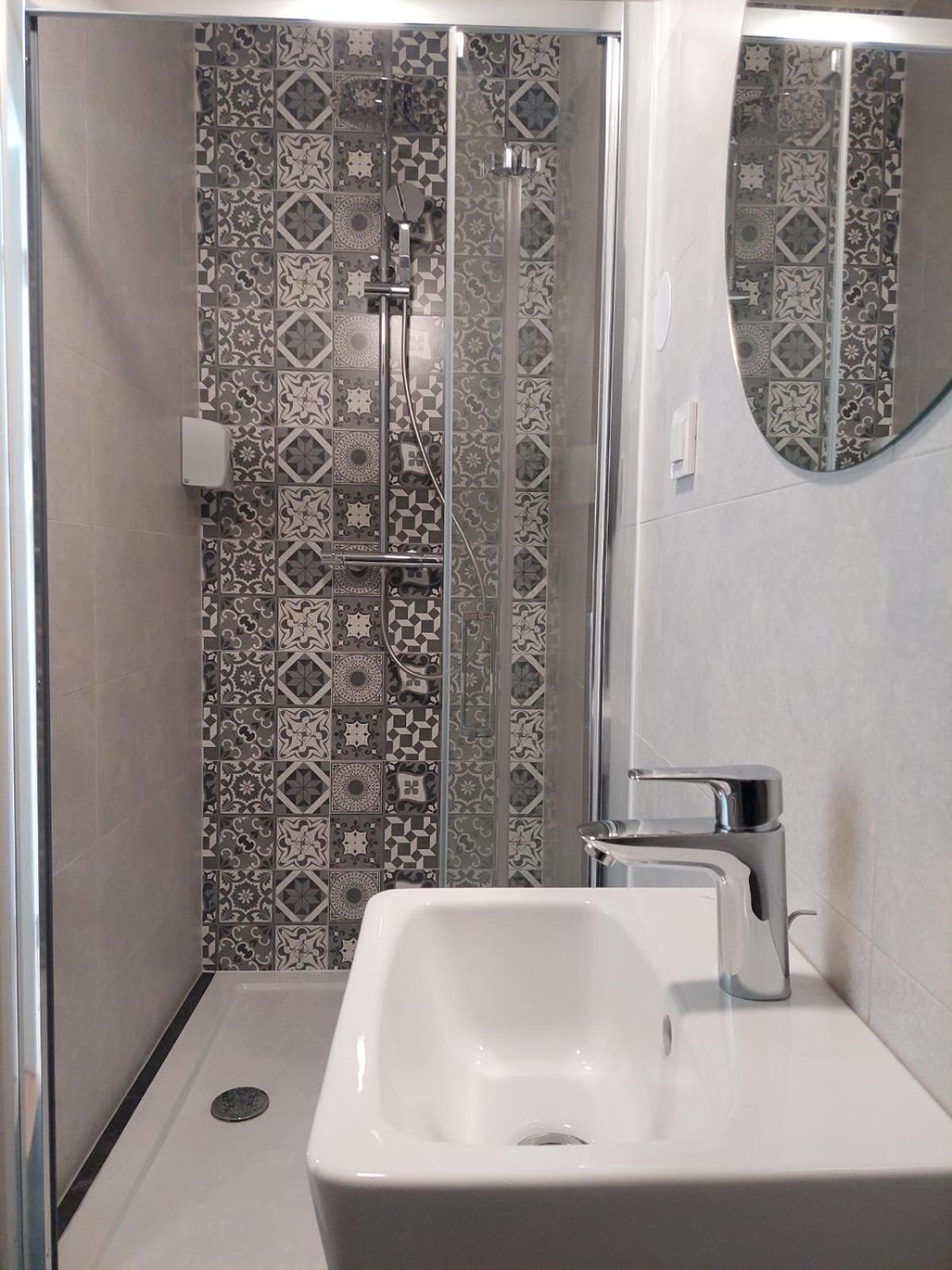 Single Room with Bathroom photo 3