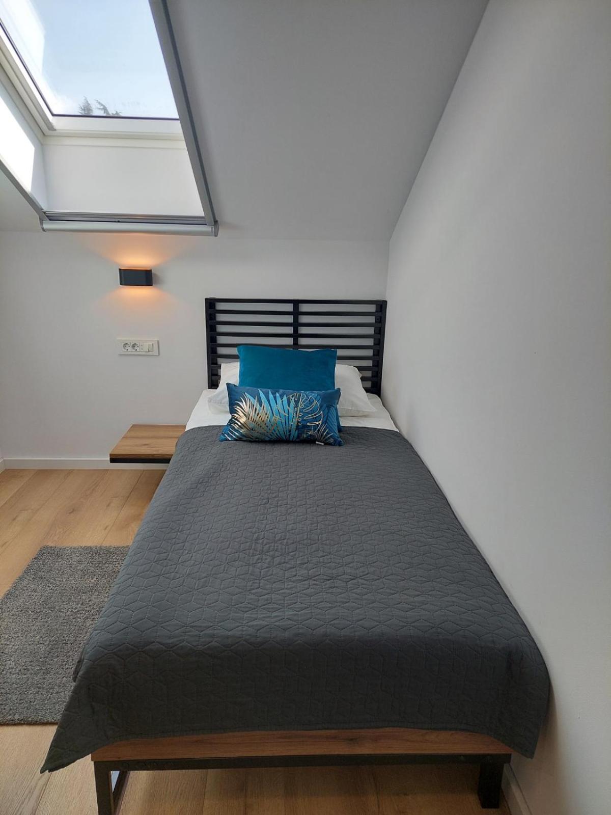 Single Room with Bathroom photo 1