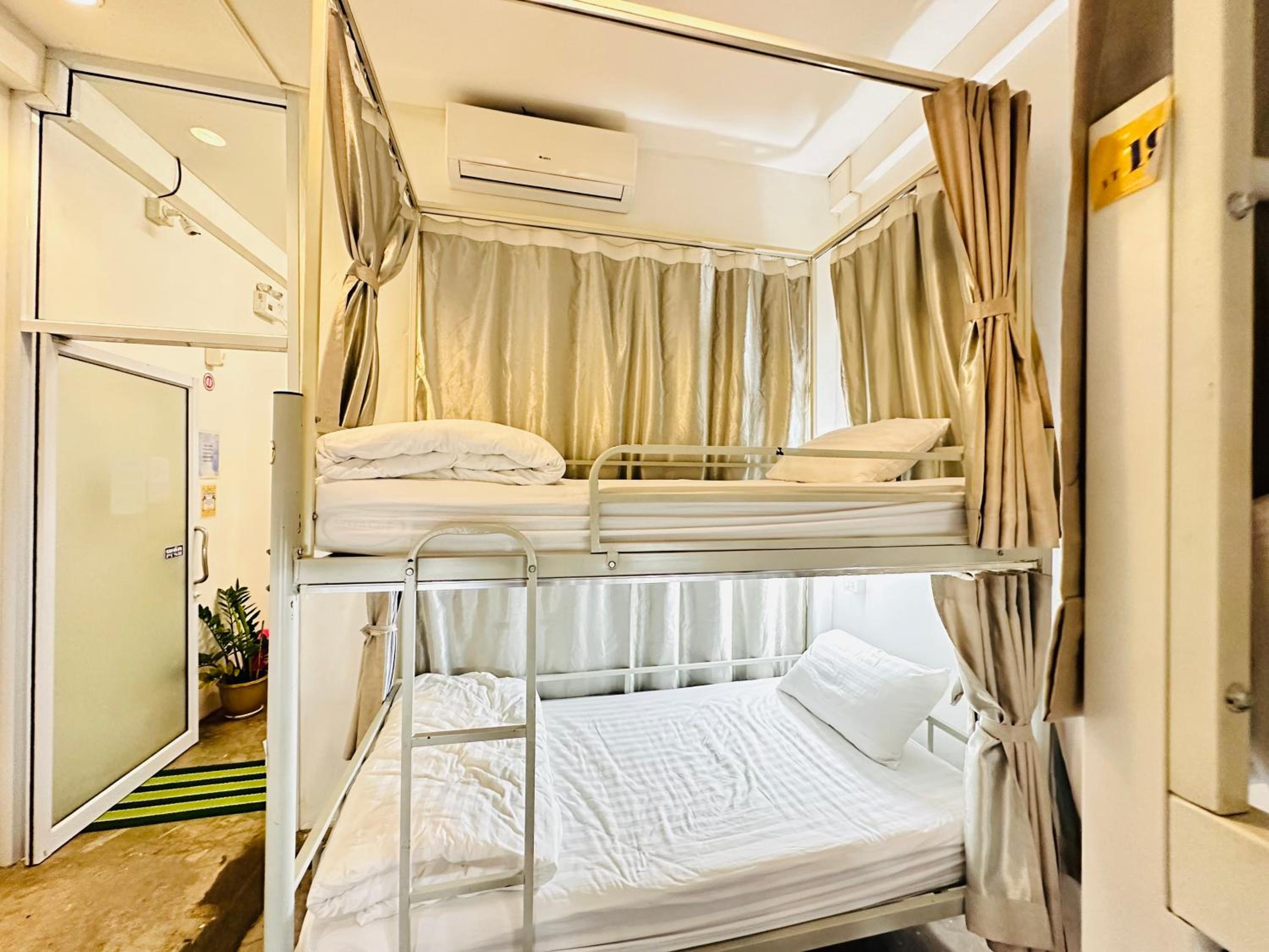 Bed in 6-Bed Mixed Dormitory Room photo 2