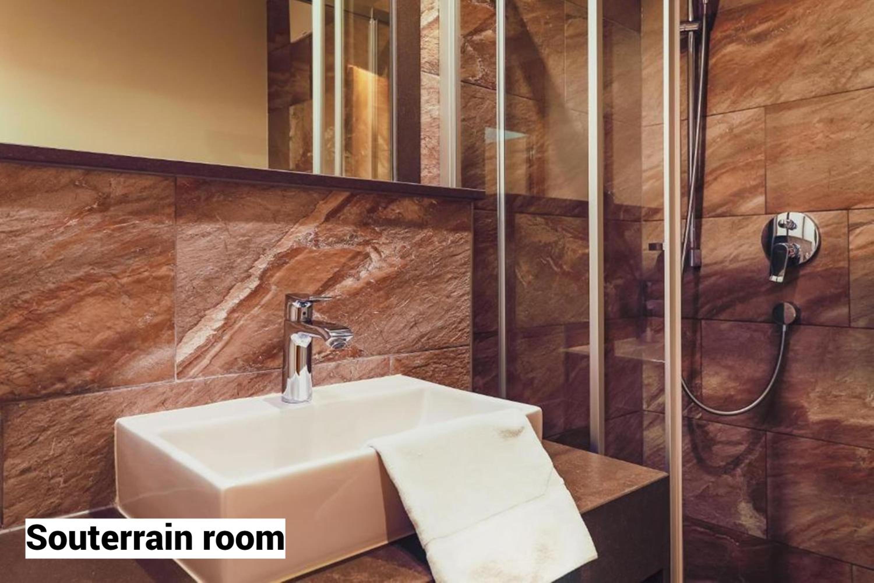 Standard Suite - Photo 2