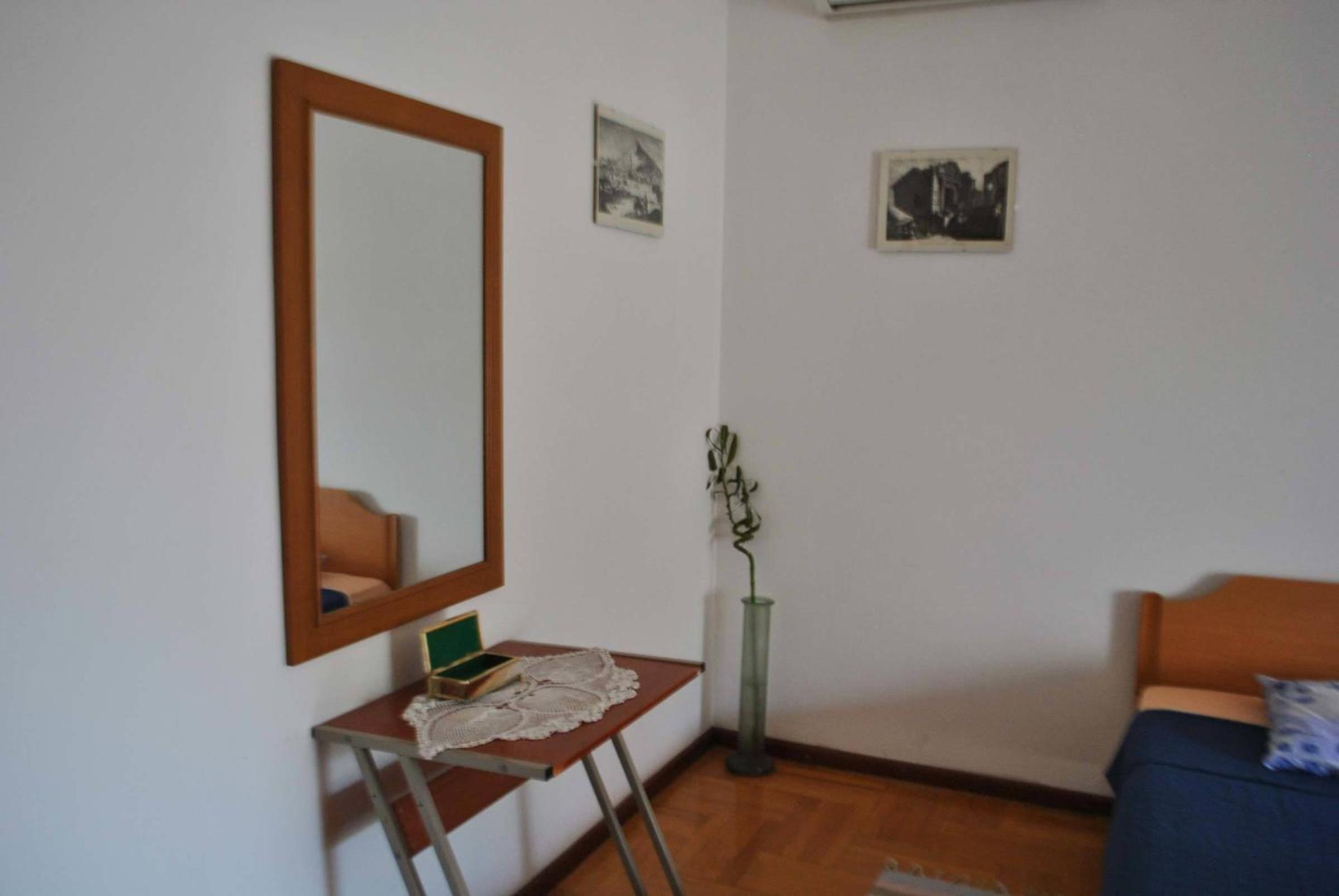 Apartment with Balcony - Photo 3