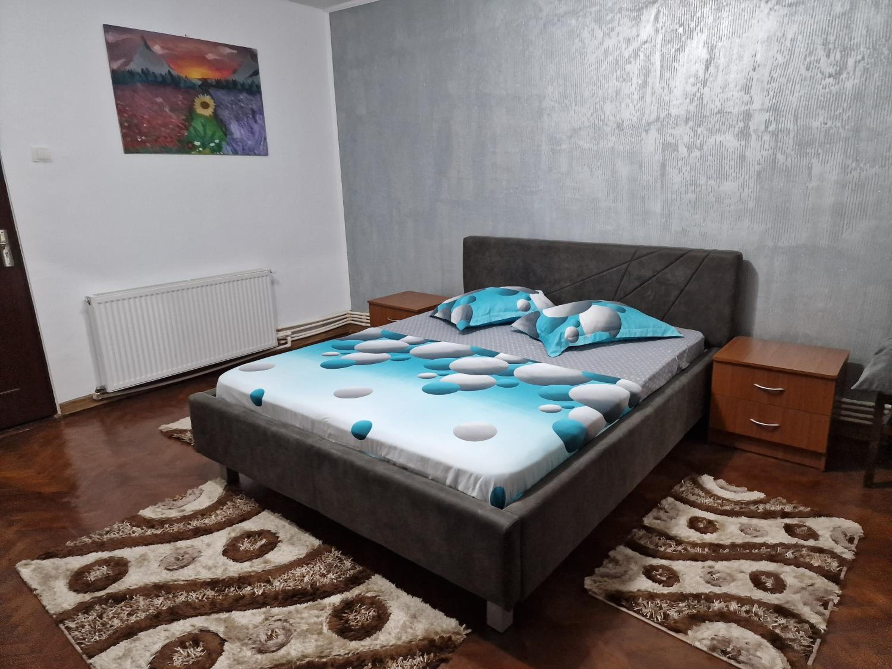 One-Bedroom Apartment photo 1