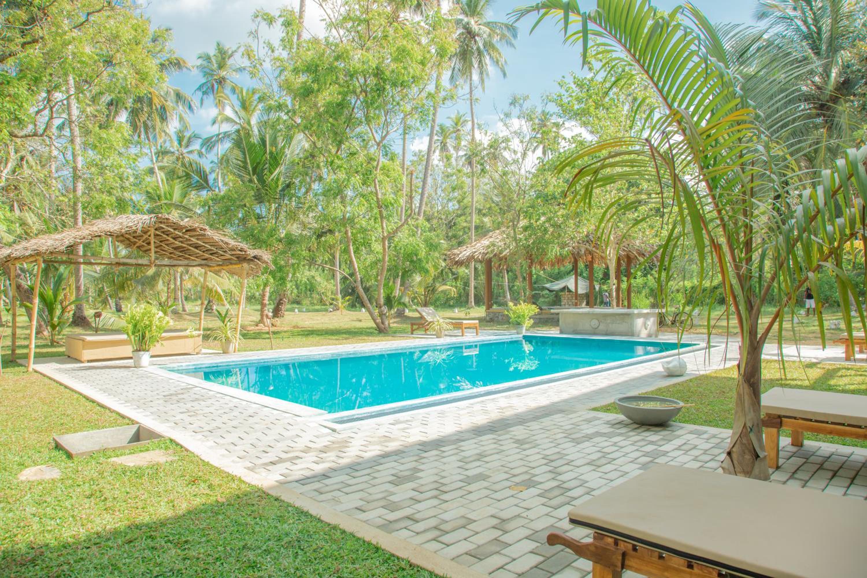 King Suite with Pool View