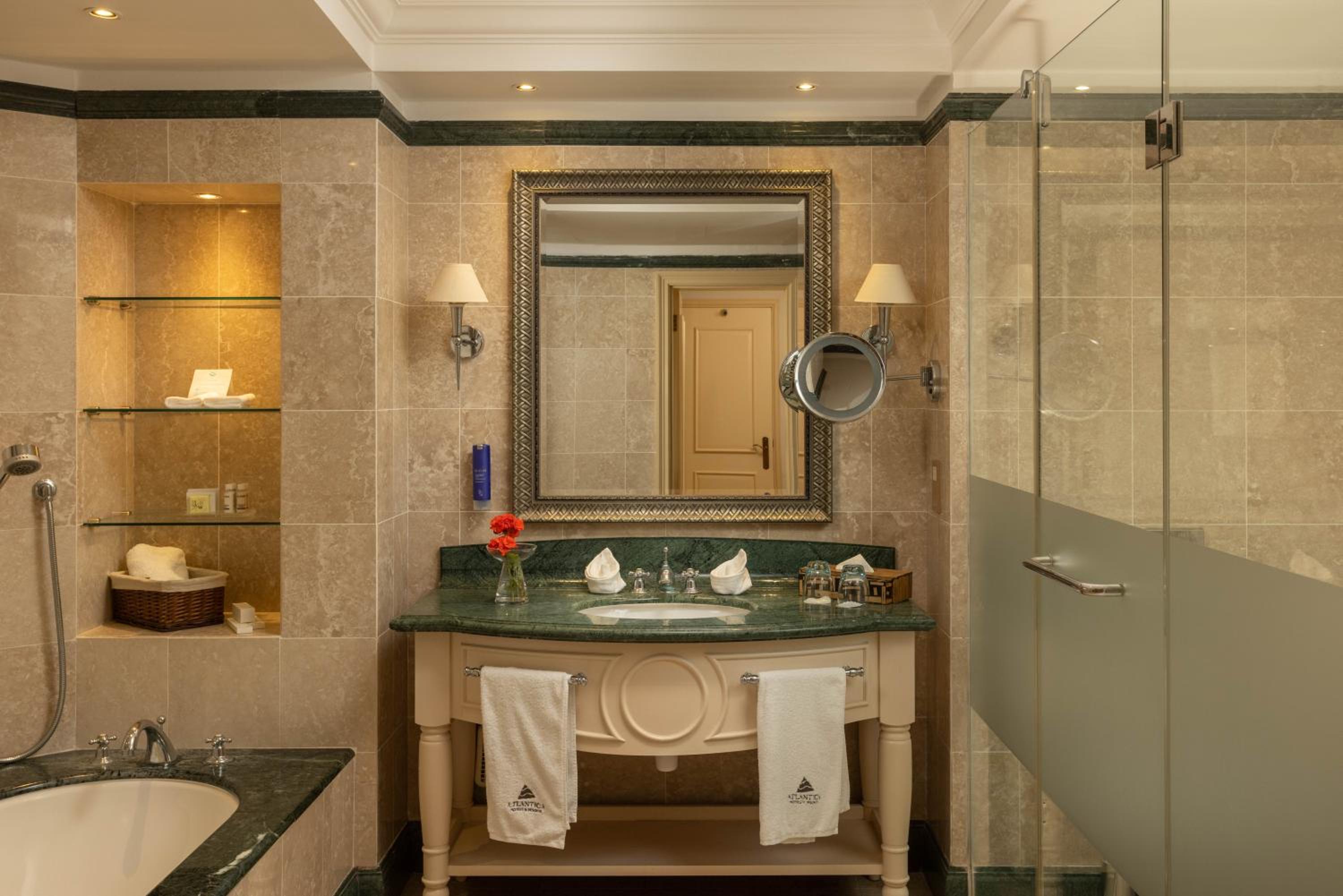 Aphrodite Suite with Jacuzzi Golf & Sea view photo 3