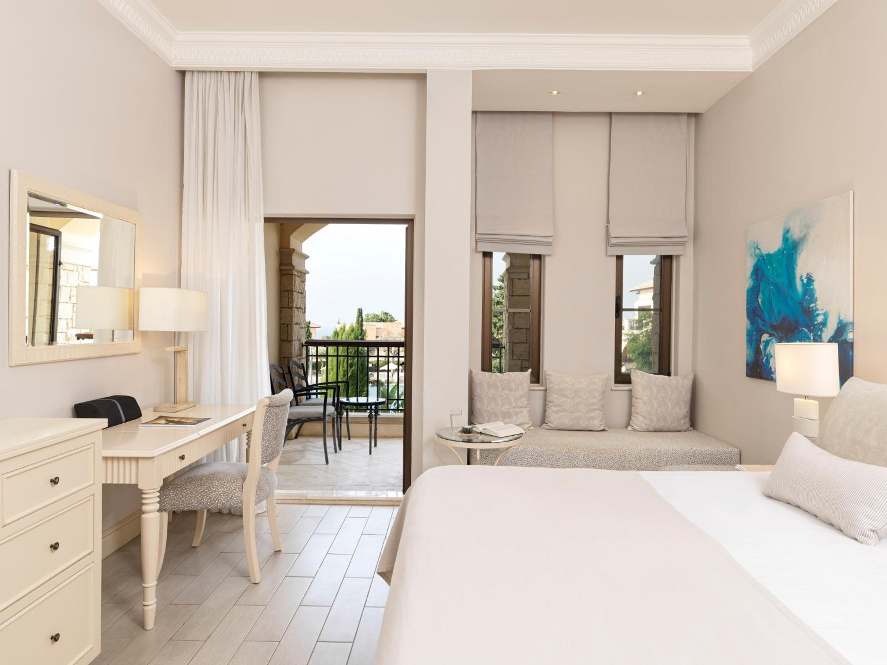 Deluxe Double Room Pool or Garden View photo 1