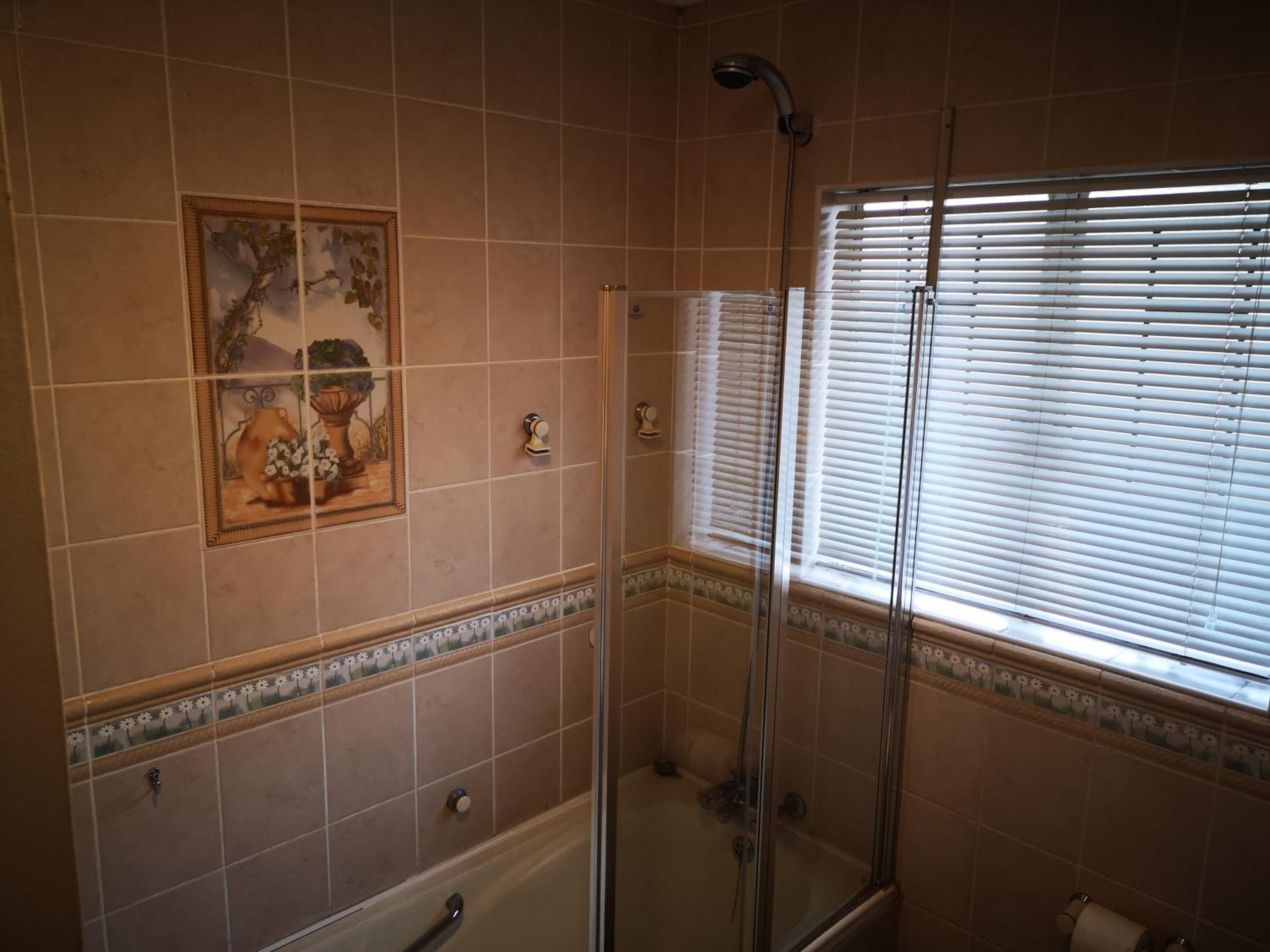 Deluxe Double Room (2 Adults + 1 Child) photo 3