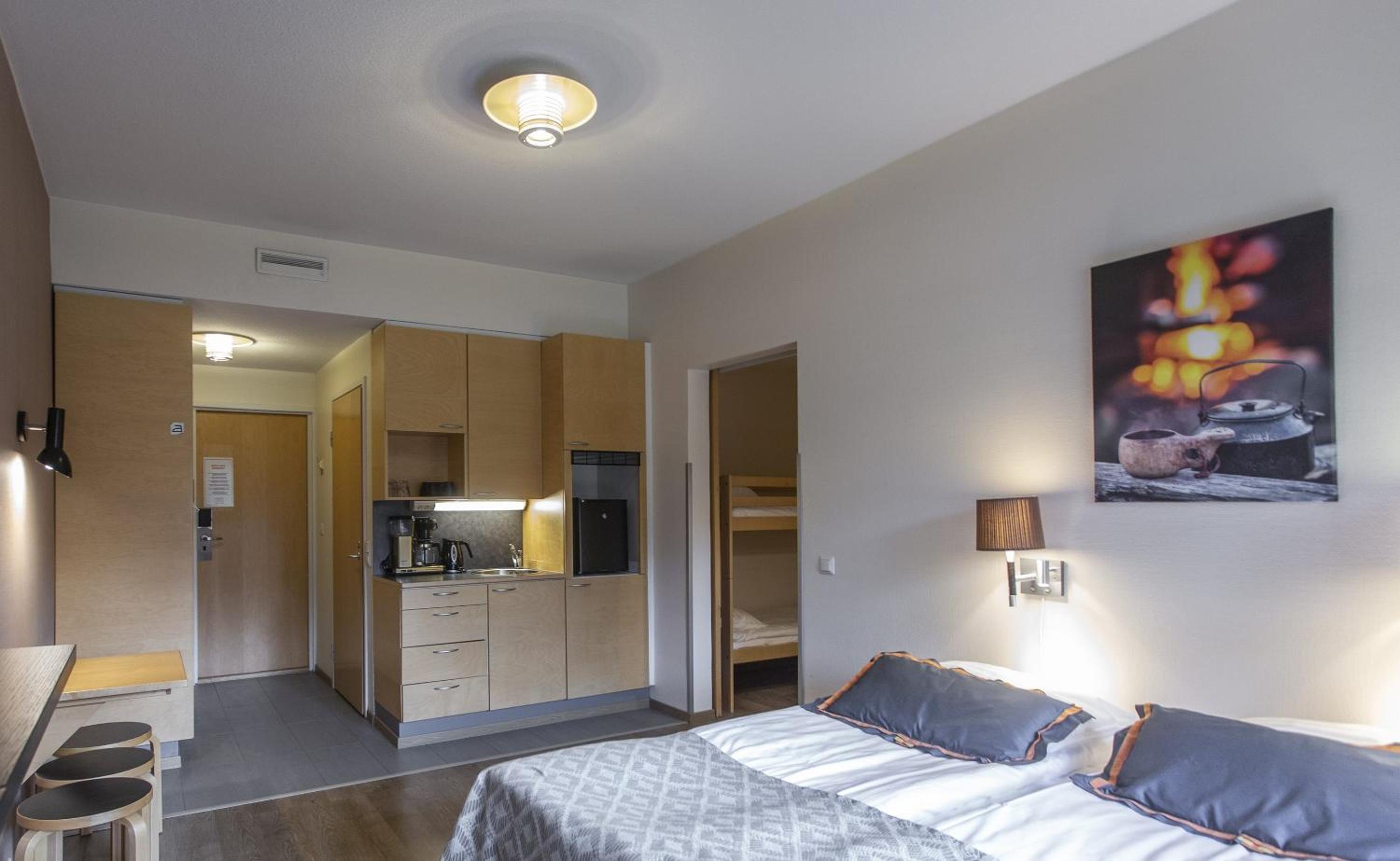 Family Room (2 Adults + 2 Children) - Photo 8