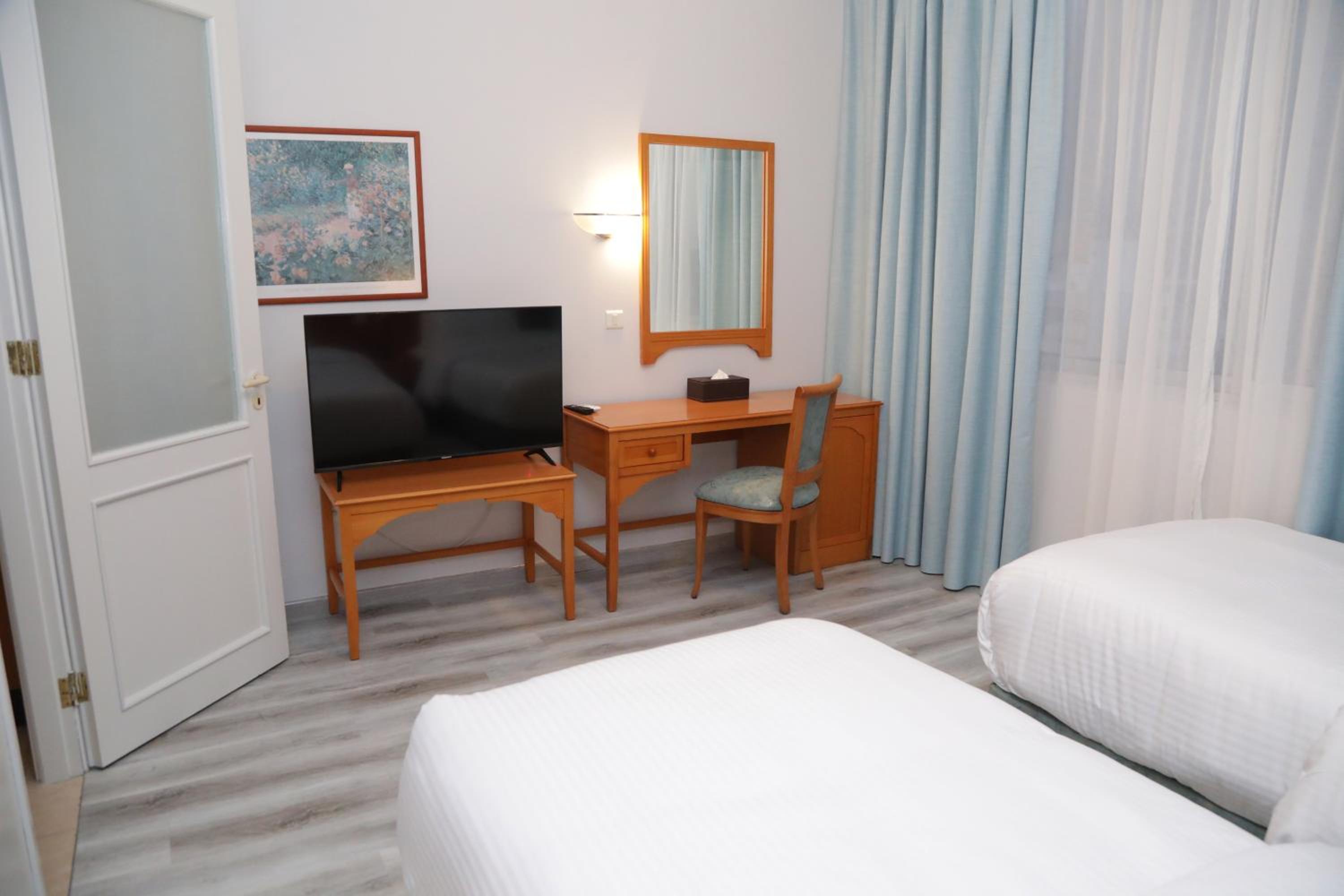 Two-Bedroom Suite - Photo 4