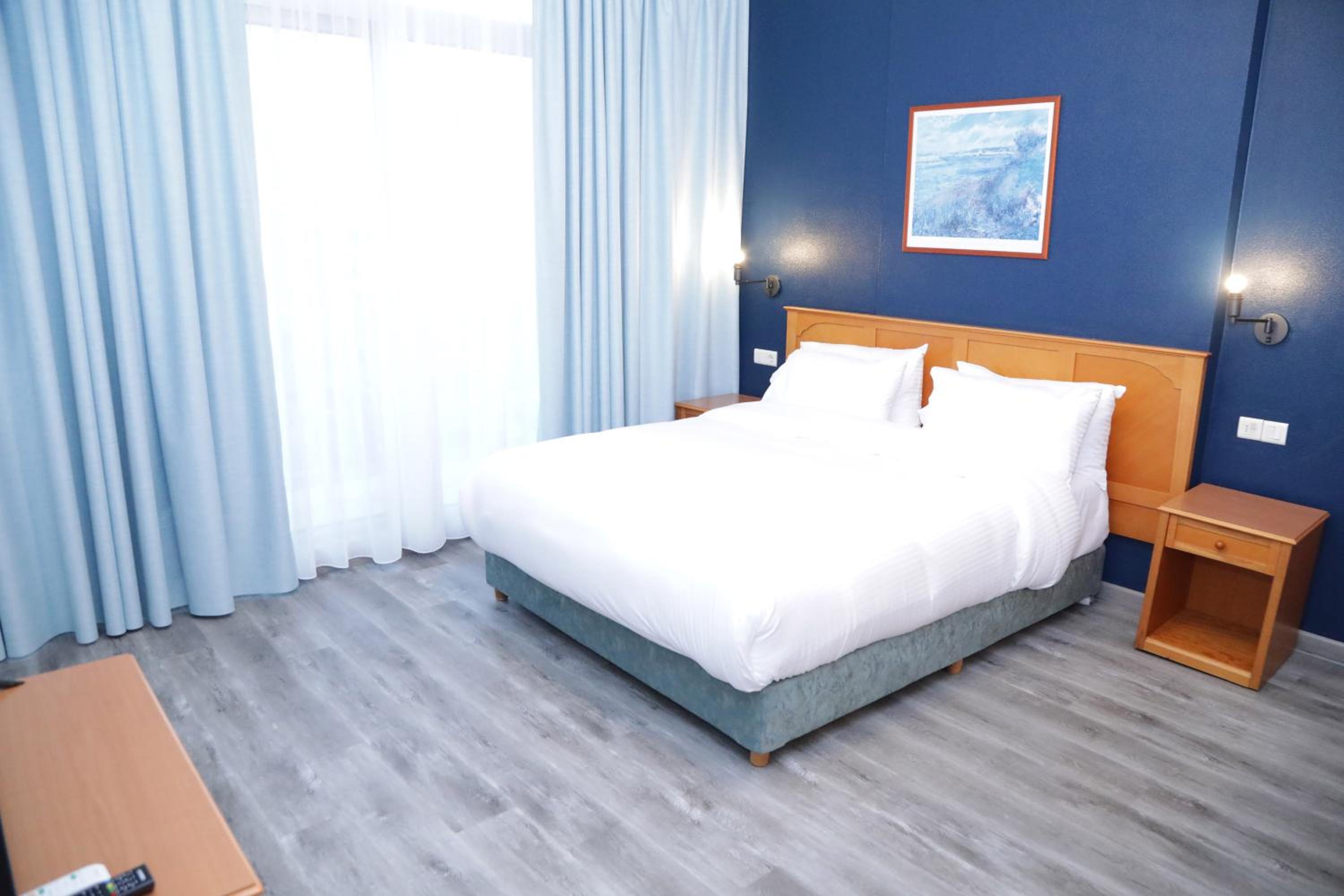 King Suite with Balcony photo 3