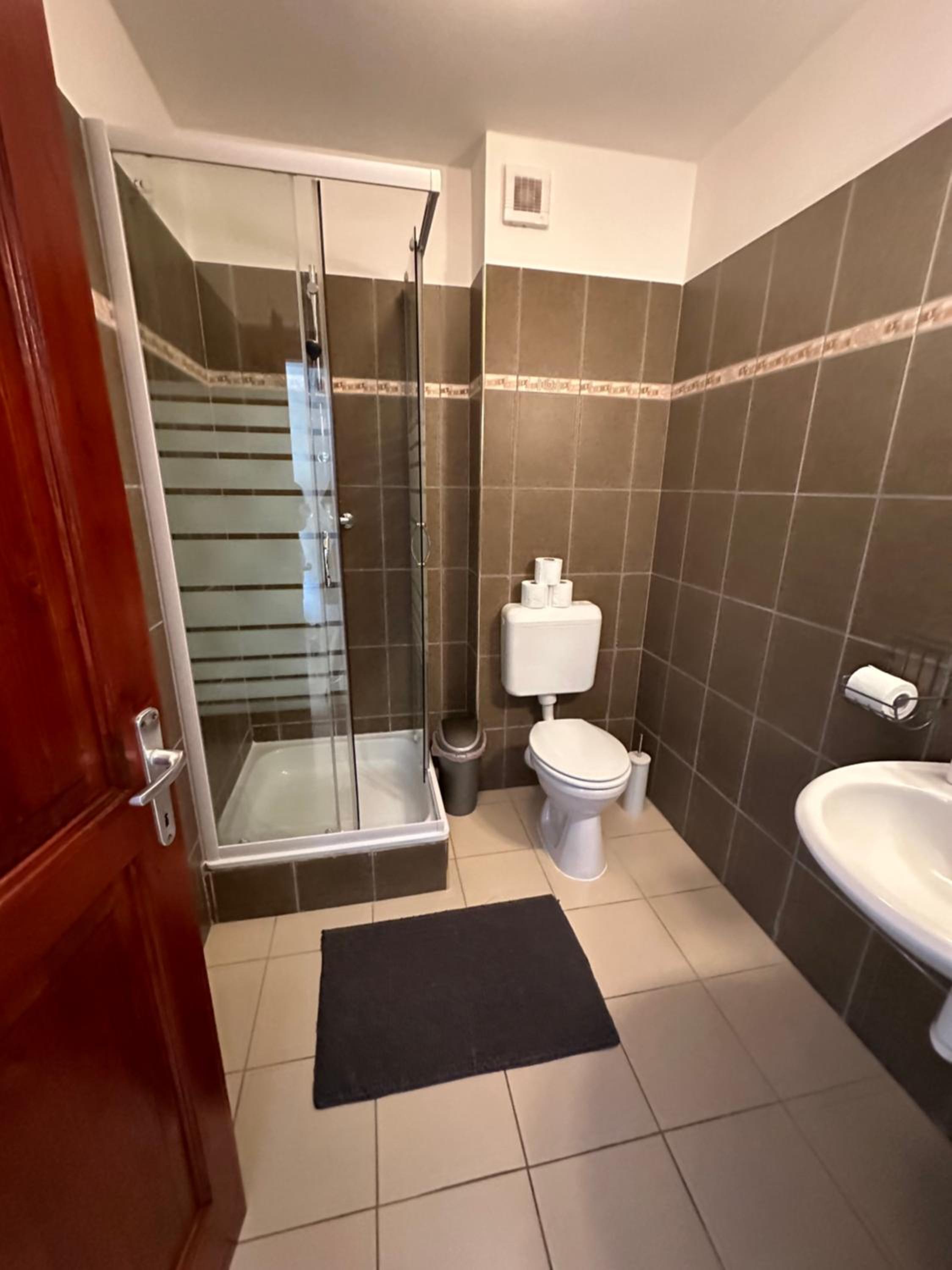 One-Bedroom Suite with Balcony photo 3