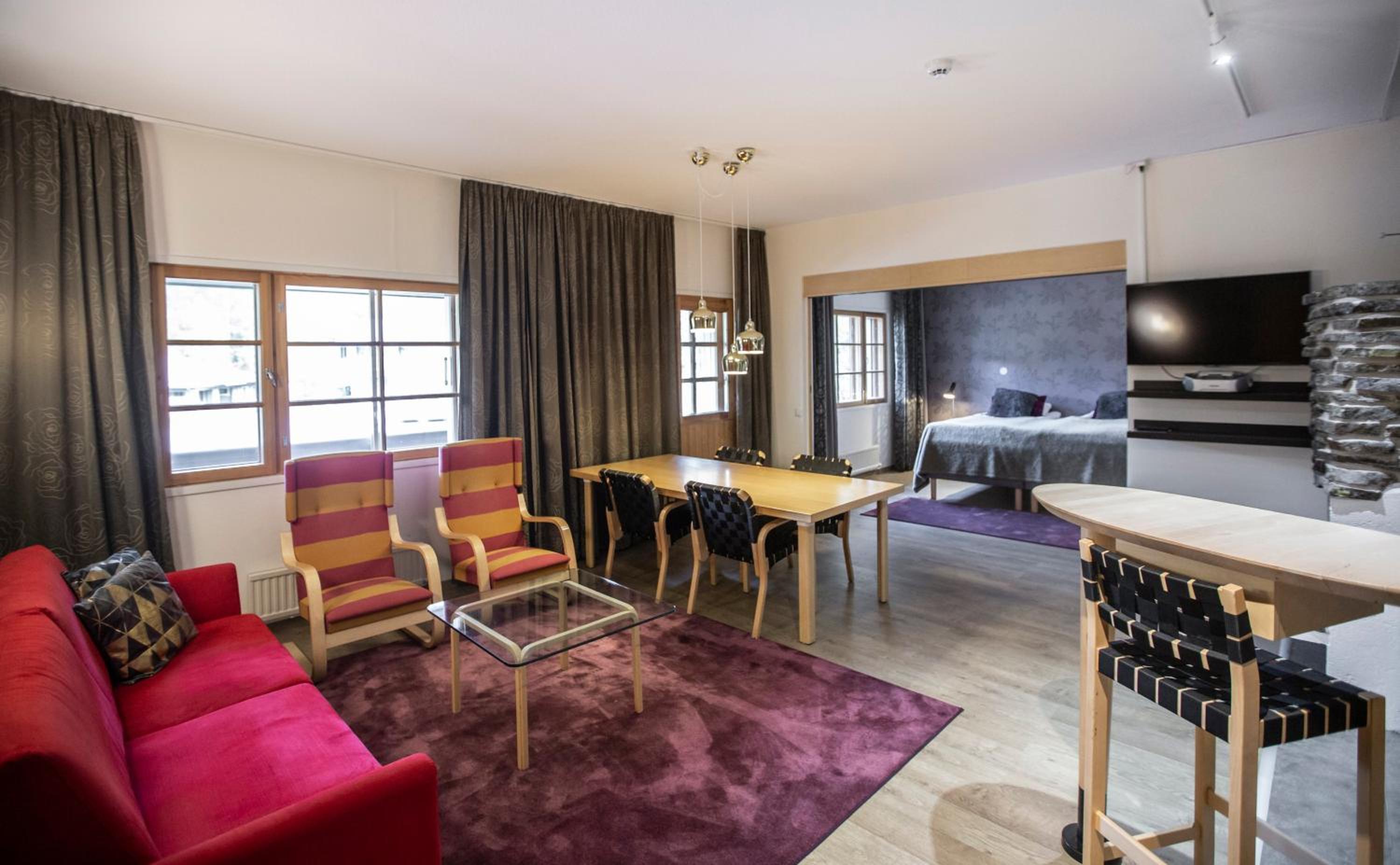 Suite - Photo 1