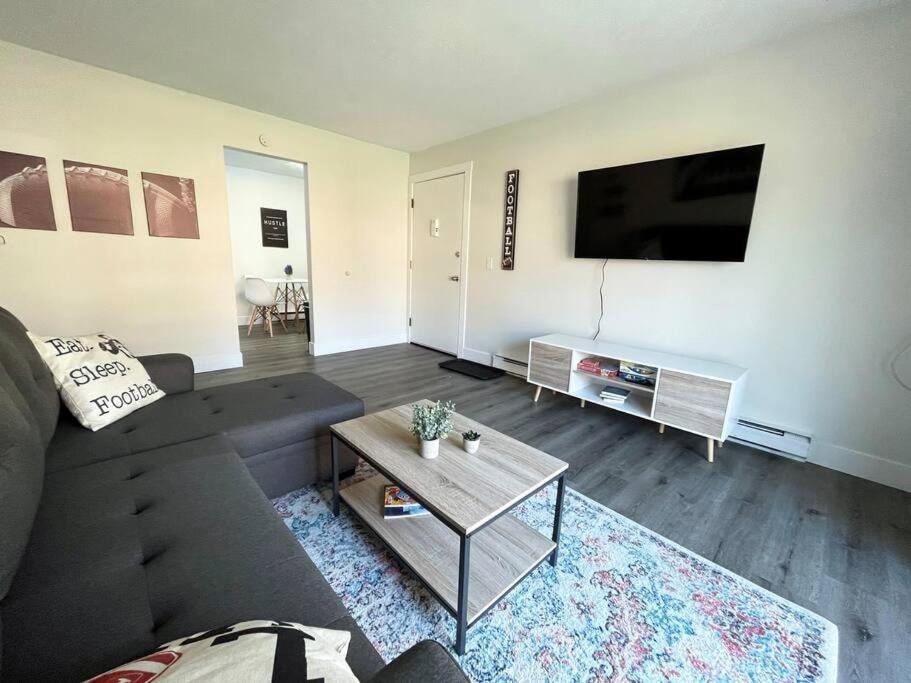 Apartment With Balcony photo 2