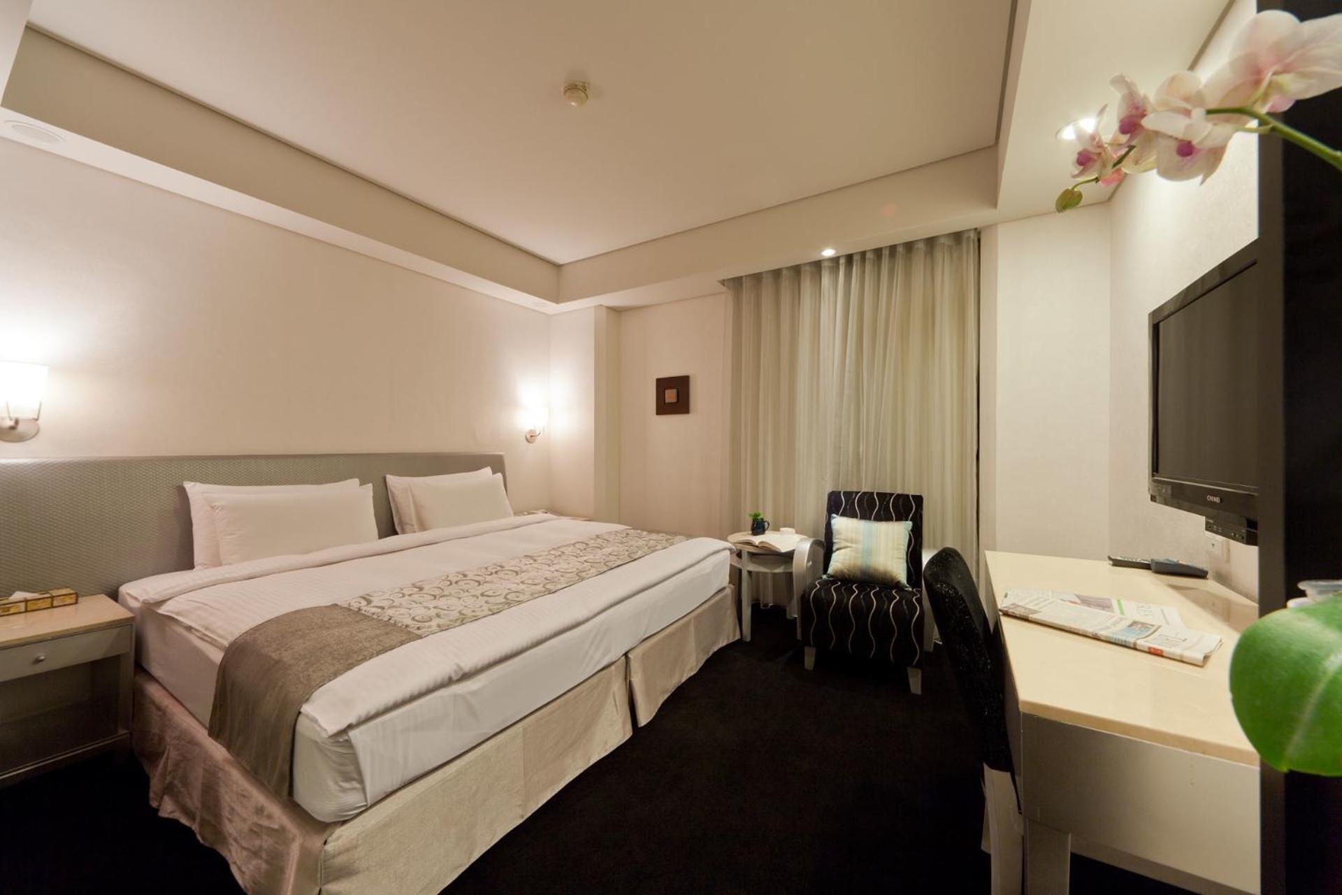 Double Room - Photo 6