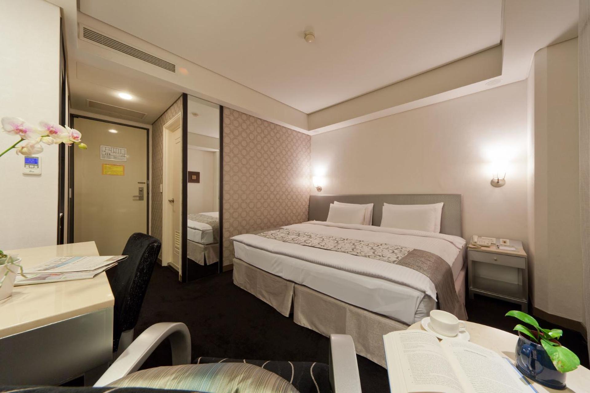 Double Room - Photo 5