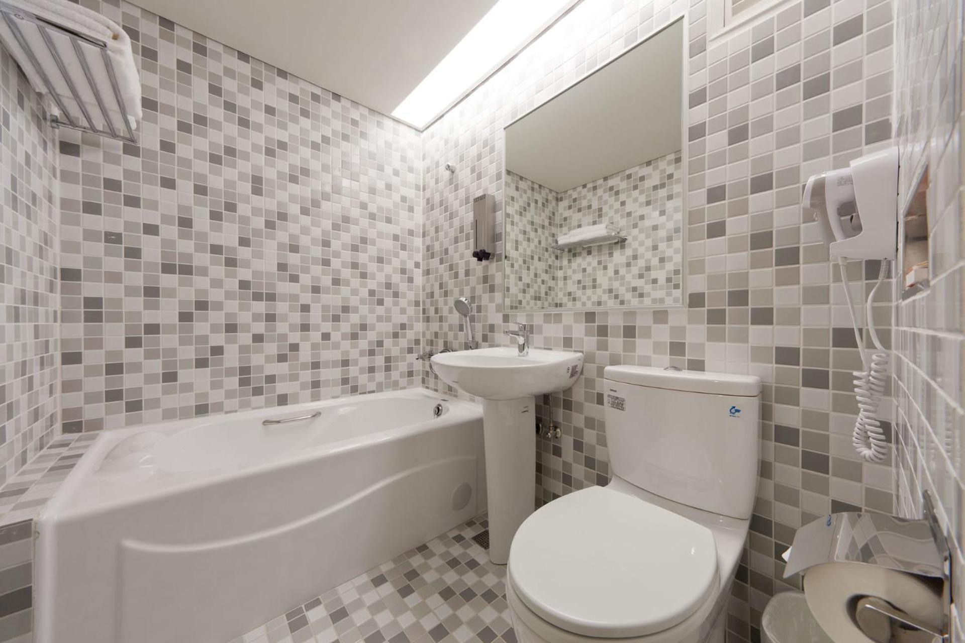 Double Room - Photo 7