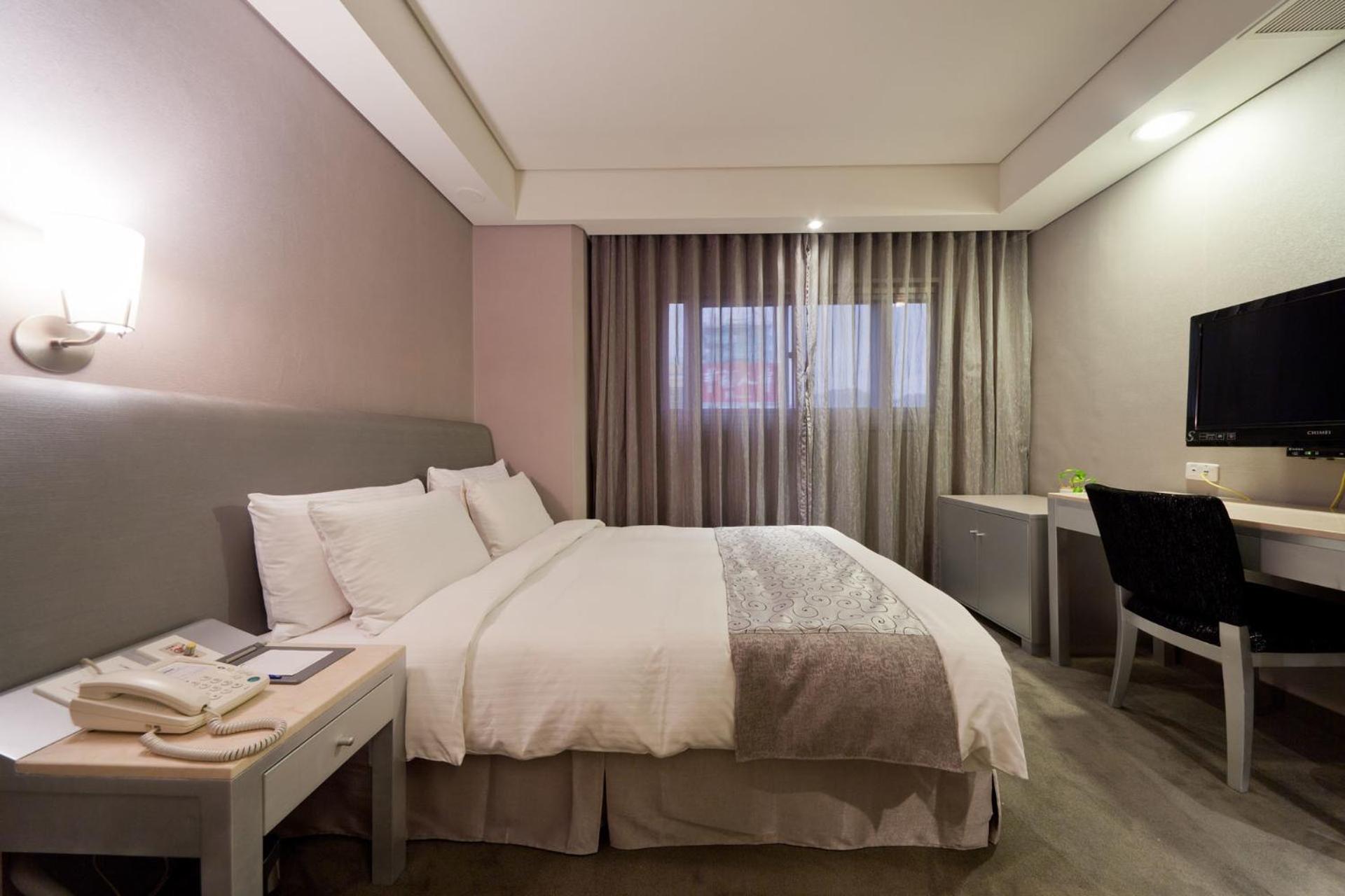 Double Room - Photo 2