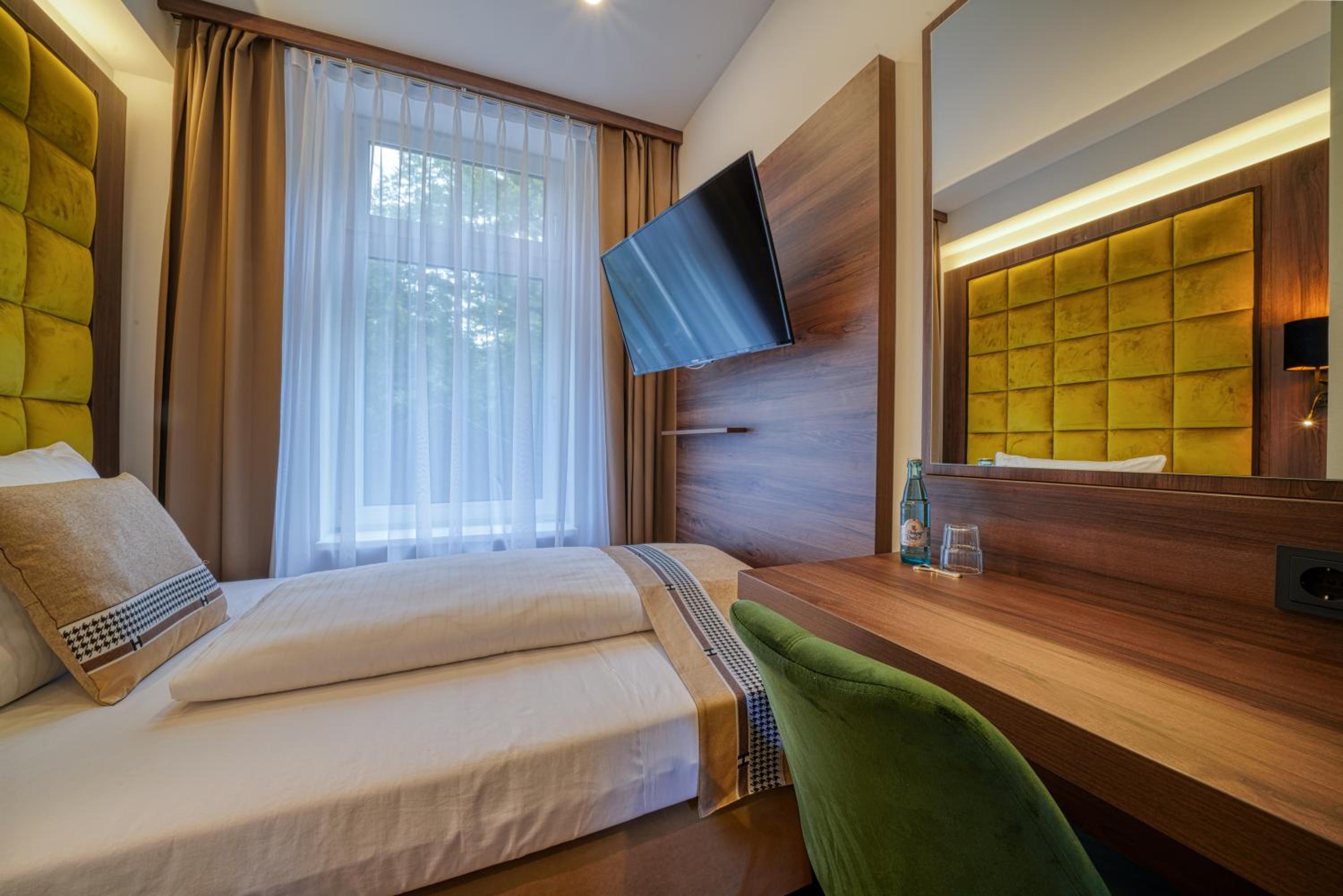 Small Single Room photo 1